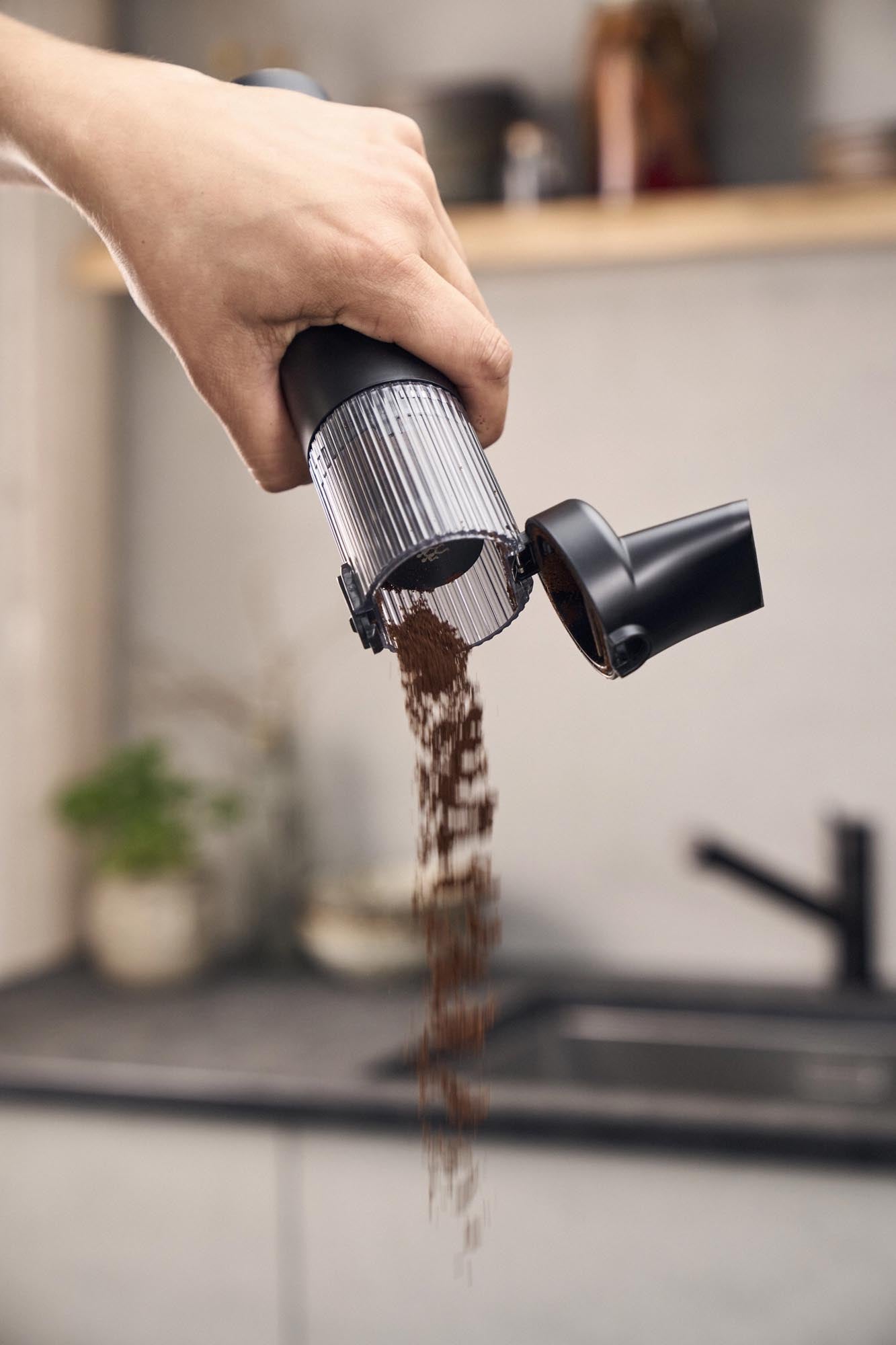 Der Xtend Handstaubsauger von Zwilling, kabellos und ohne Akku, bietet flexible und effiziente Reinigung für Ihr Zuhause.