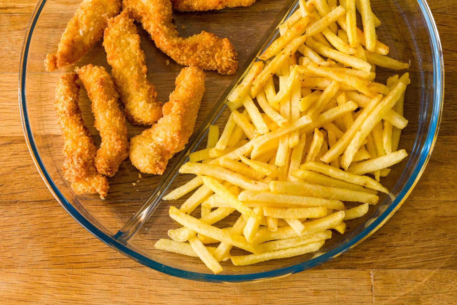 Vielseitige 32cm Auflaufform von Borart mit Unterteilung, perfekt für getrennte Zubereitung und stilvolles Servieren.