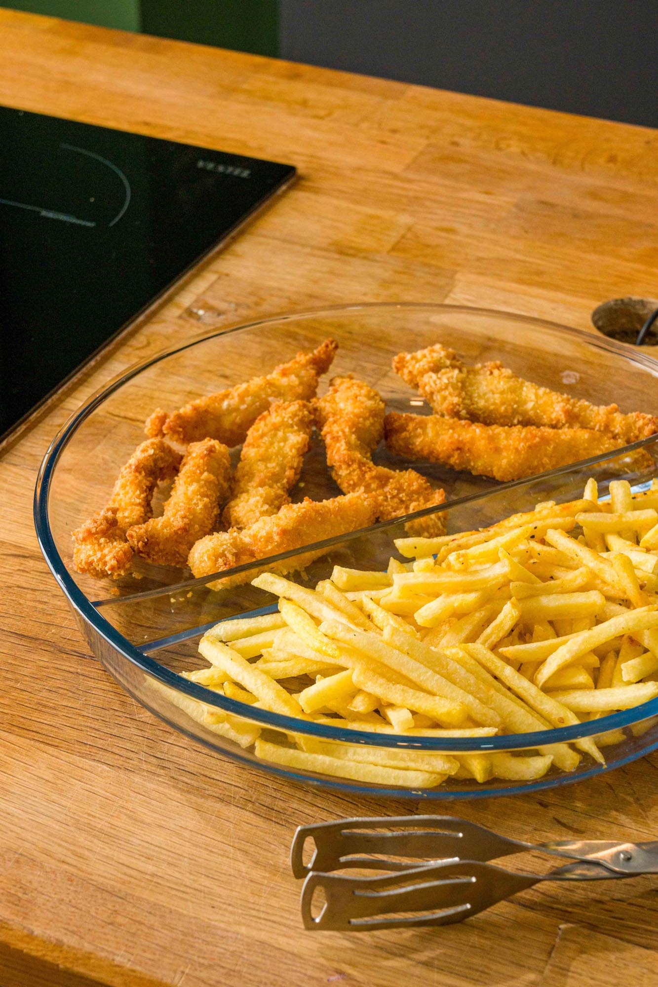 Praktische 32cm Auflaufform von Borart mit Unterteilung, ideal für vielseitige Gerichte. Hochwertig und funktional.