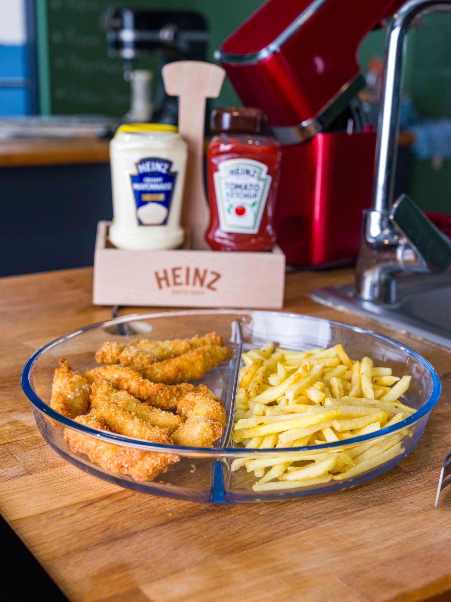 Vielseitige 32cm Auflaufform von Borart mit Unterteilung, perfekt für getrennte Zubereitung. Robust und praktisch.