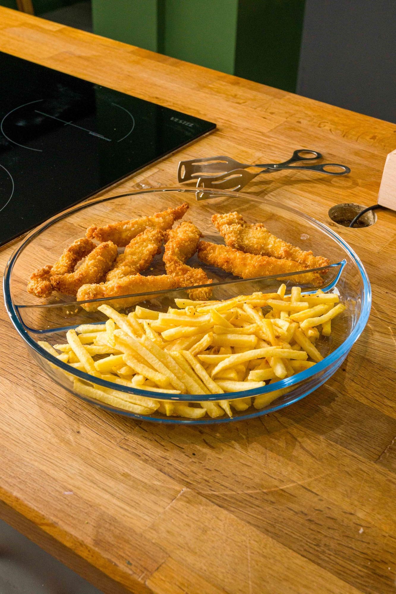 Praktische 32cm Auflaufform von Borart mit Unterteilung, ideal für getrennte Gerichte. Hochwertig und vielseitig einsetzbar.