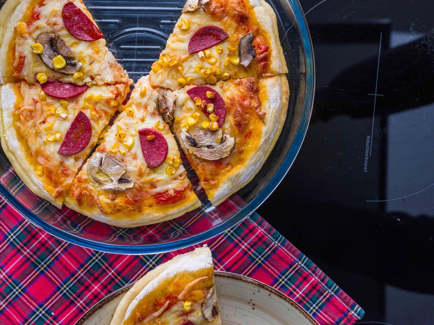 Runde Auflaufform von Borart, 32 cm, ideal zum Backen und Servieren, langlebig, elegant und vielseitig verwendbar.