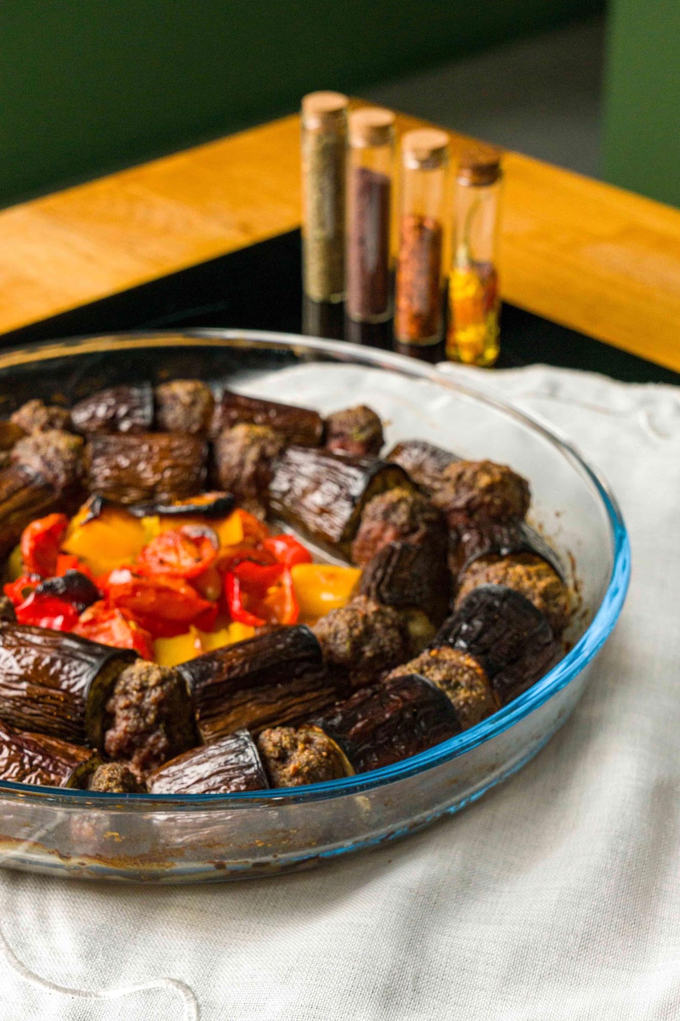 Die Borart Auflaufform (26 cm) aus hochwertigem Glas ist perfekt für Aufläufe, Gratins und Desserts. Mikrowellen- und backofentauglich!