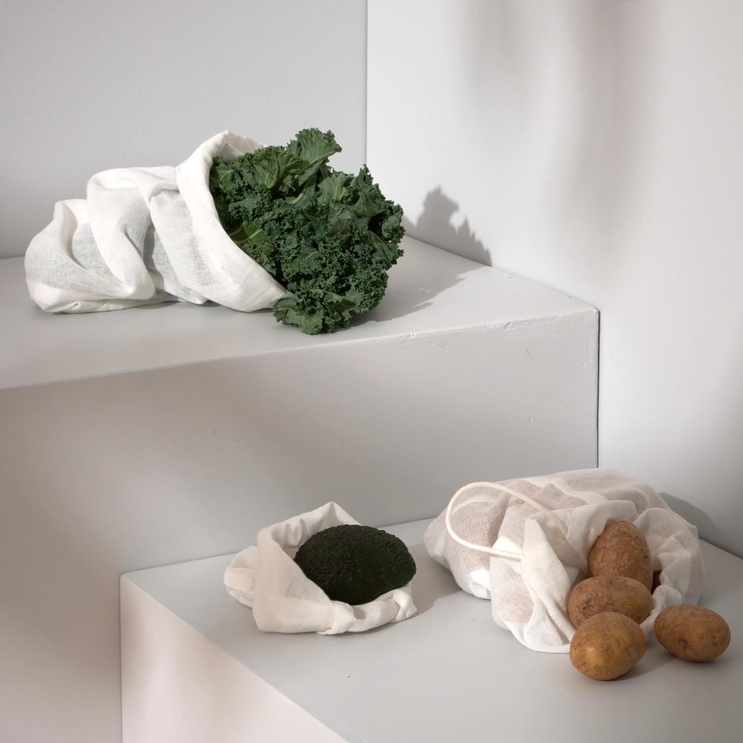 Nachhaltiges 3er Set Beutel aus Biobaumwolle in Naturweiss, perfekt für umweltfreundliche Lebensmittelaufbewahrung.