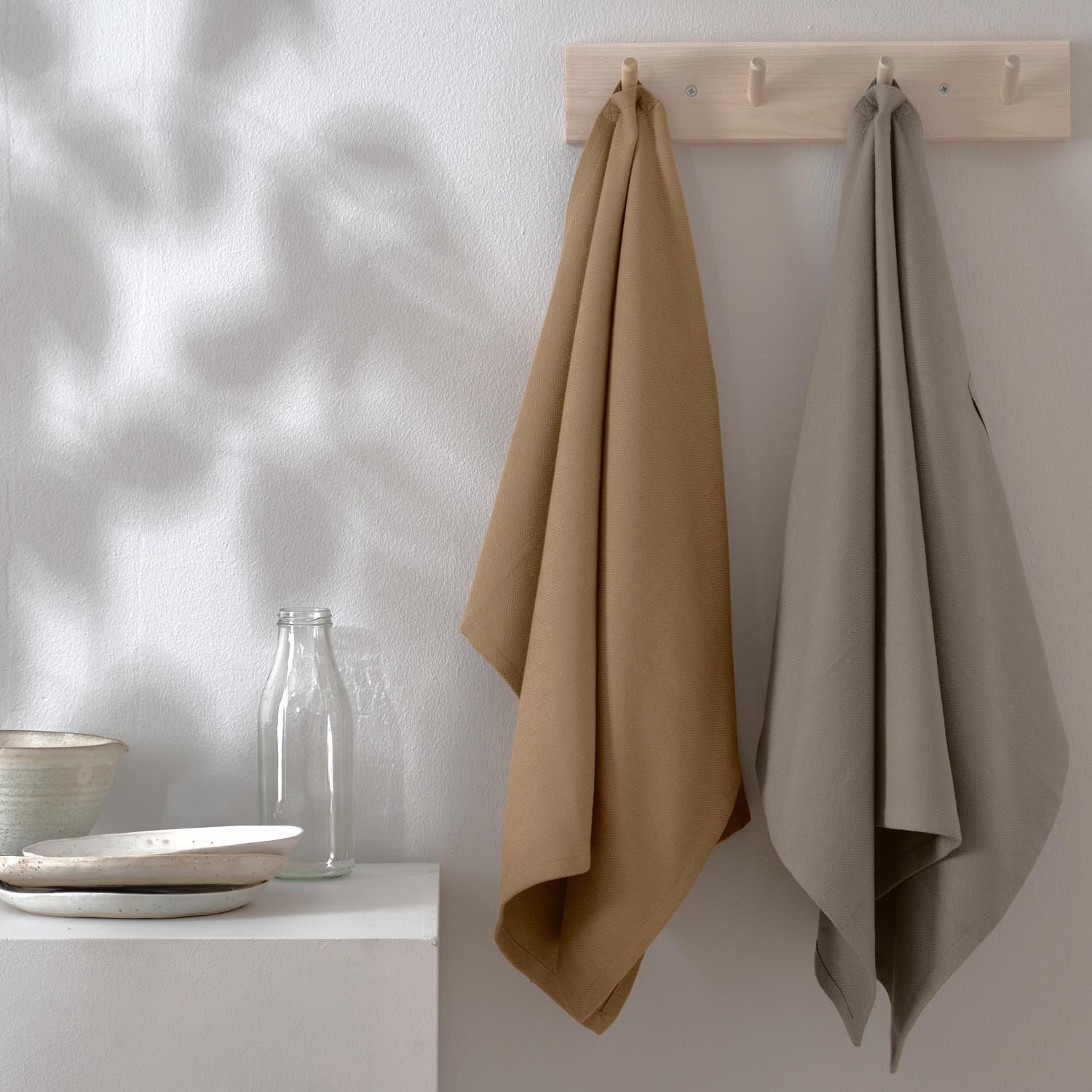 2er Set Geschirrtücher (53x86 cm) aus Biobaumwolle in der Farbe Earth von The Organic Company, umweltfreundlich und elegant.