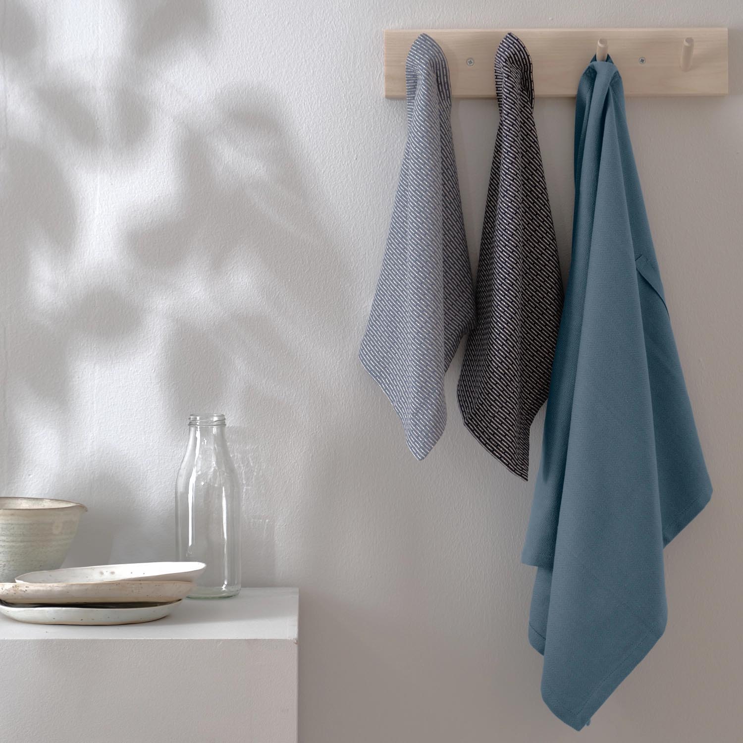 Set aus 3 Geschirr- und Spültüchern (53x86 cm) aus Bio-Baumwolle in Ocean-Farbe, nachhaltig von The Organic Company.