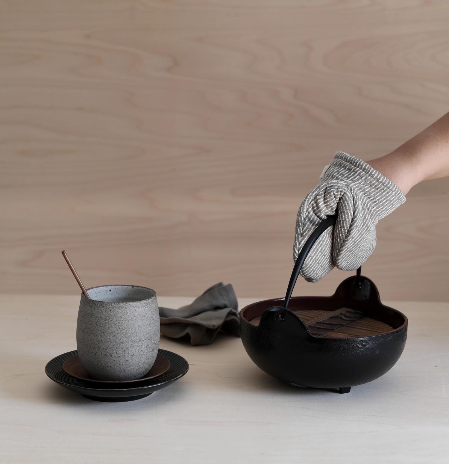 Mini-Ofenhandschuhe aus Biobaumwolle, 14x14cm, Farbe Clay Stone, von The Organic Company. Praktisch, nachhaltig und stilvoll.