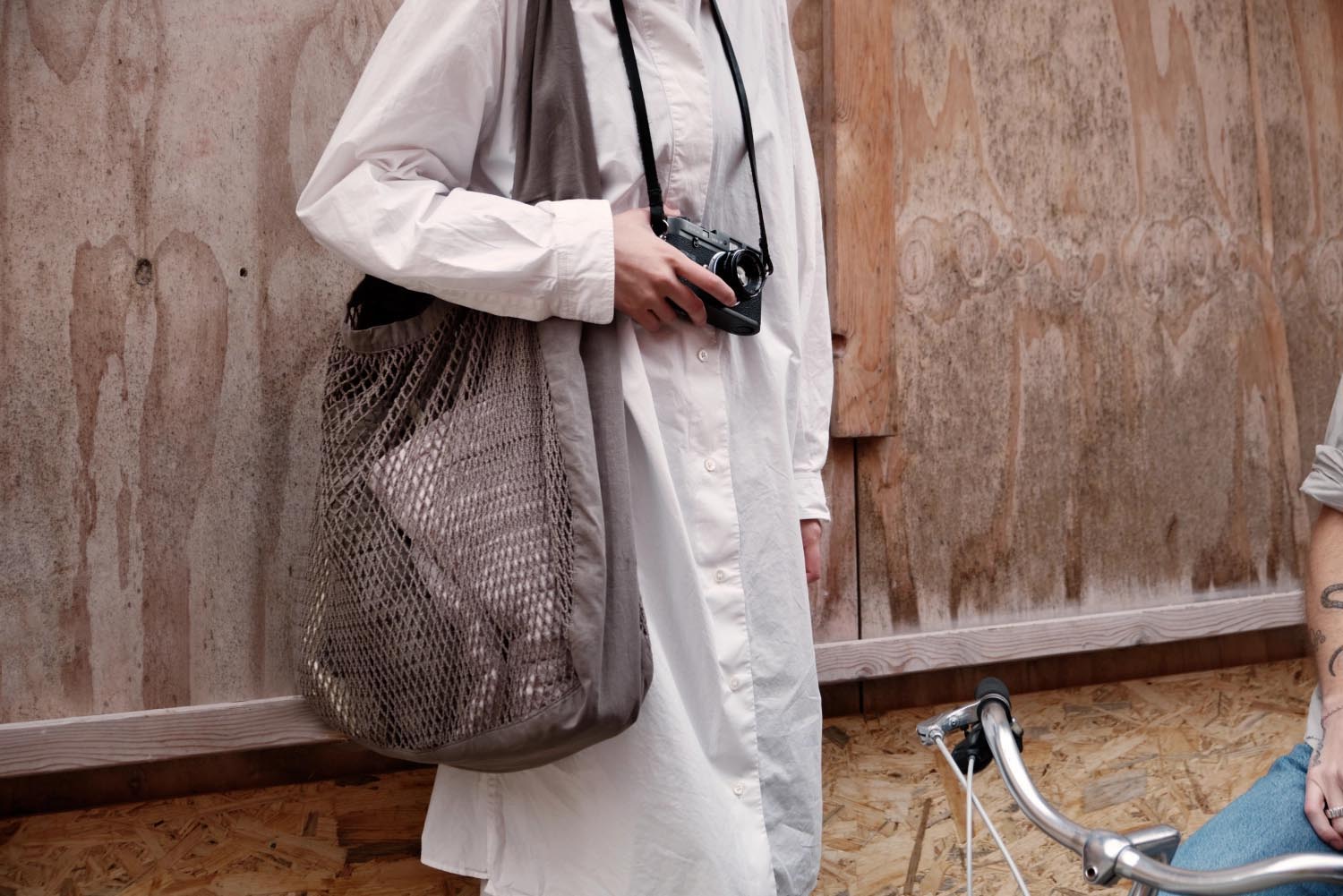 Stilvolle Net Shoulder Tasche aus Biobaumwolle, 44x15x45cm, Farbe Clay, ideal für nachhaltiges Tragen und Aufbewahren.