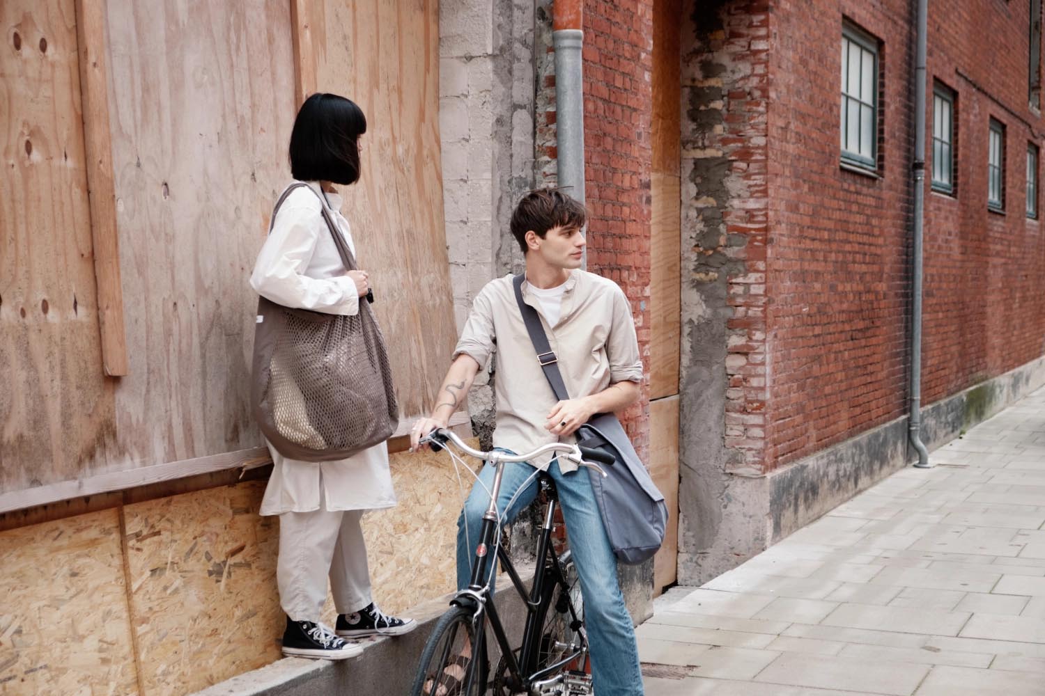 Stilvolle Netztasche aus Bio-Baumwolle in Dunkelgrün, 44x15x45cm, ideal für nachhaltige Einkäufe und vielseitigen Einsatz.