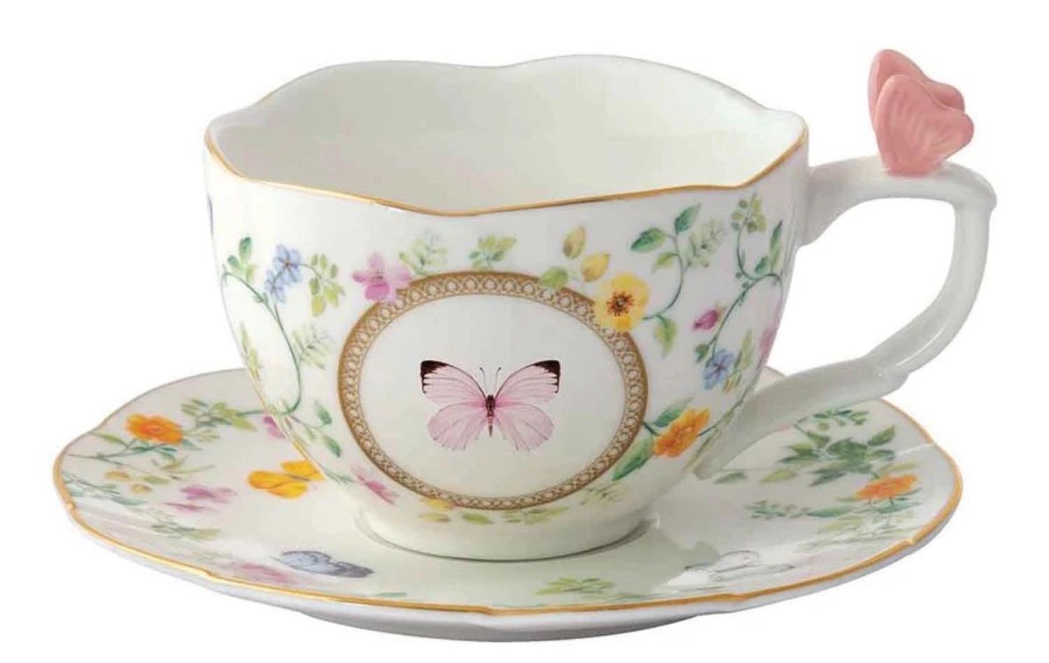 Dancing Butterflies Tasse mit Untertasse 240ml Porzellan in Mehrfarbig präsentiert im Onlineshop von KAQTU Design AG. Espressotassen ist von Easy Life