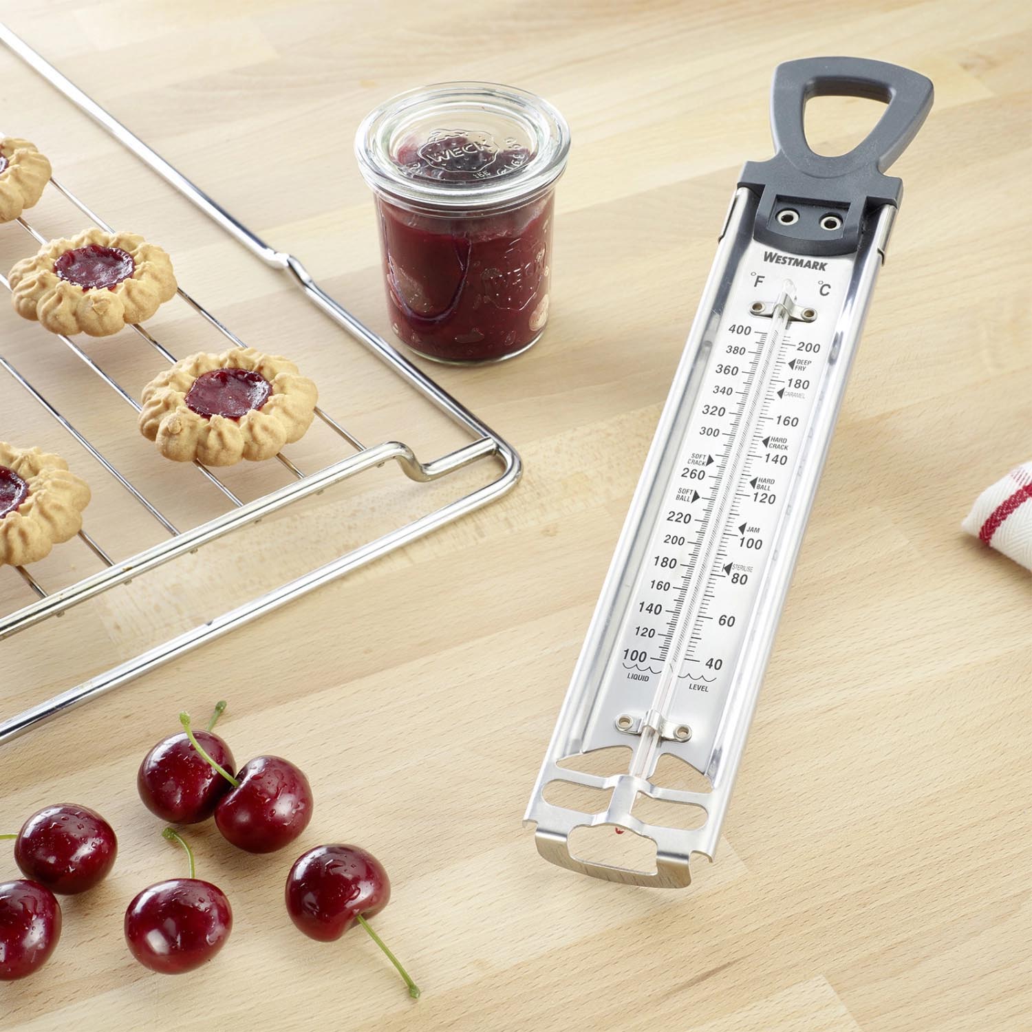 Präzises Zuckerthermometer von Westmark, ideal für exakte Temperaturmessung bei der Herstellung von Süsswaren.