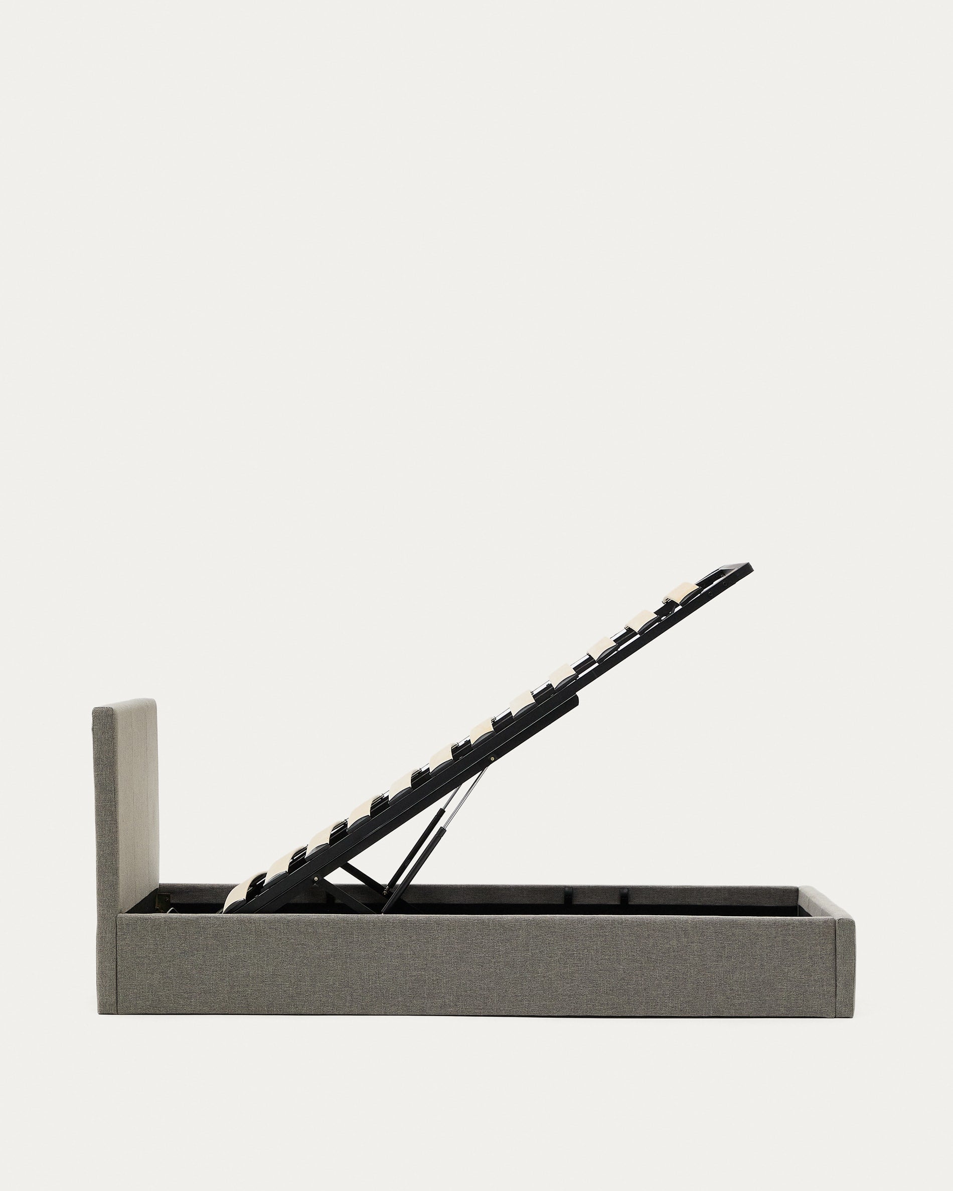 Das Nahiri Bett in Grau von Kave Home bietet Stauraum und passt für Matratzen 90x200 cm. Stilvoll und praktisch für jedes Schlafzimmer.