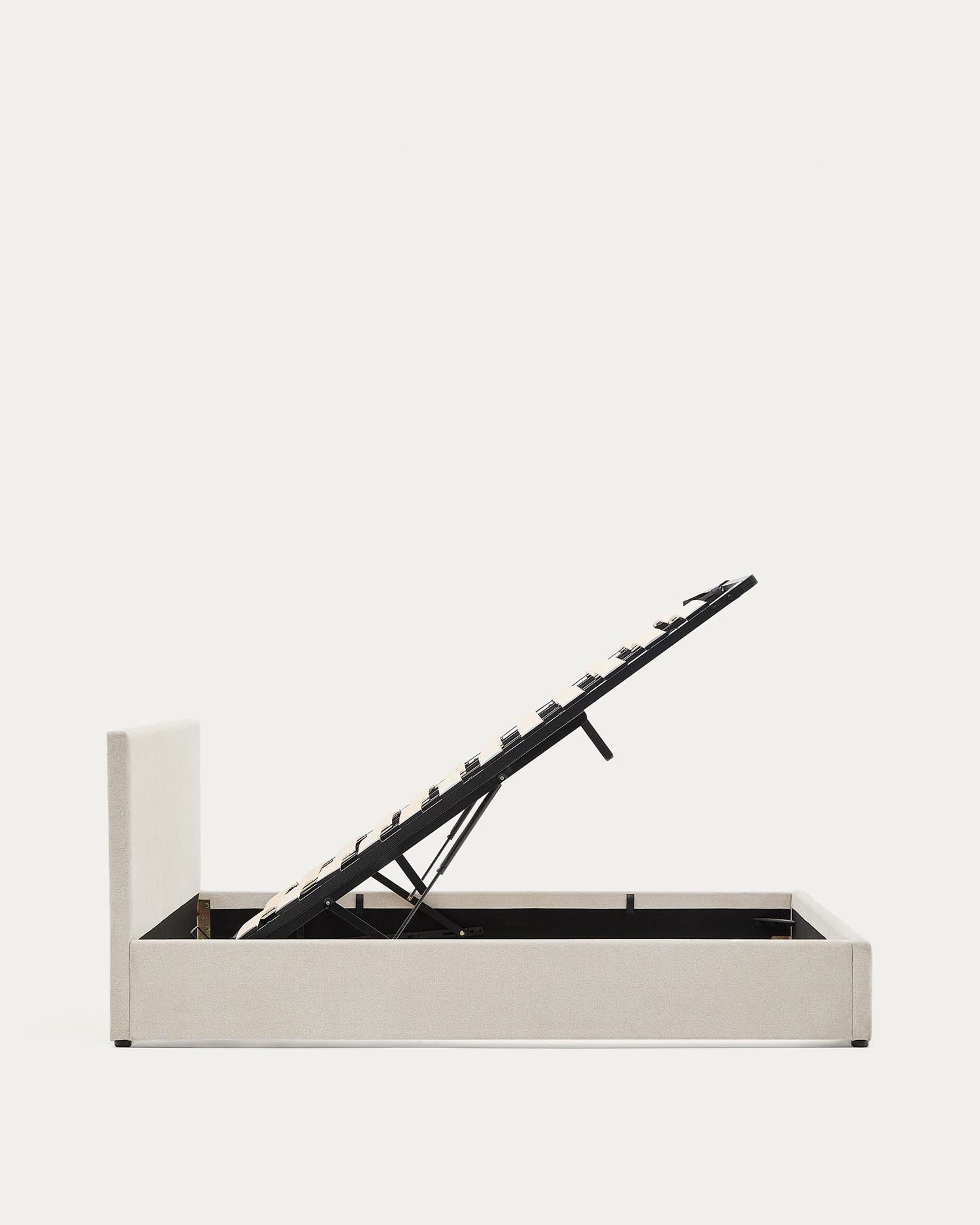 Entdecken Sie das stilvolle Bett Nahiri in beiger Chenille, das mit einem praktischen Bettkasten und hochwertiger Verarbeitung überzeugt – ideal für Ihr Schlafzimmer!