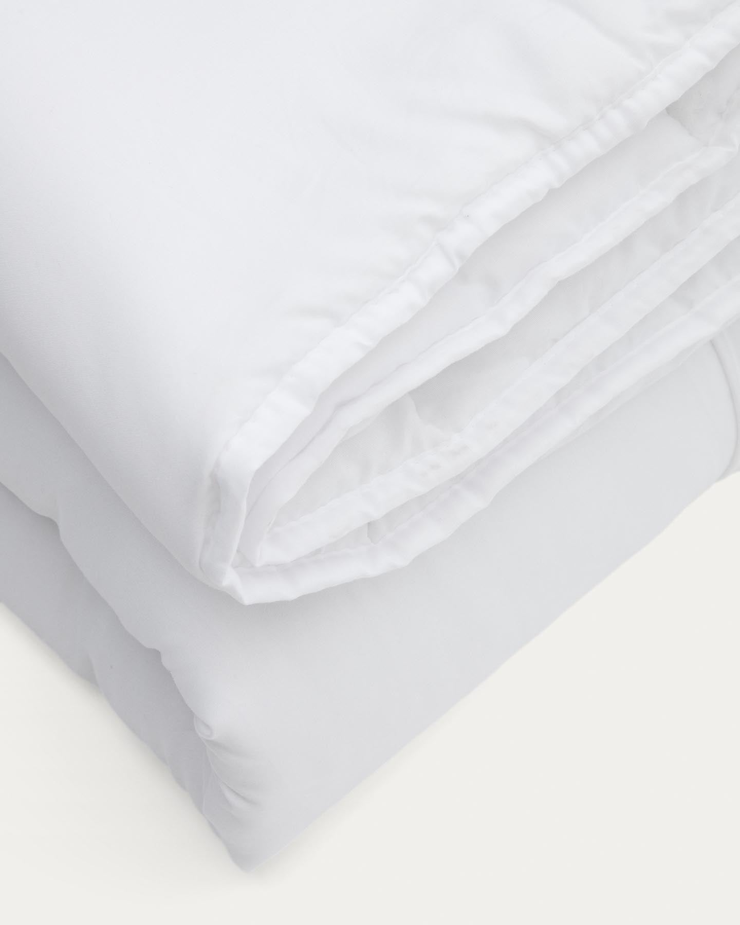 Bettdecke Mistral für 180-cm-Betten – hergestellt in Spanien in Weiß präsentiert im Onlineshop von KAQTU Design AG. Duvet ist von Kave Home