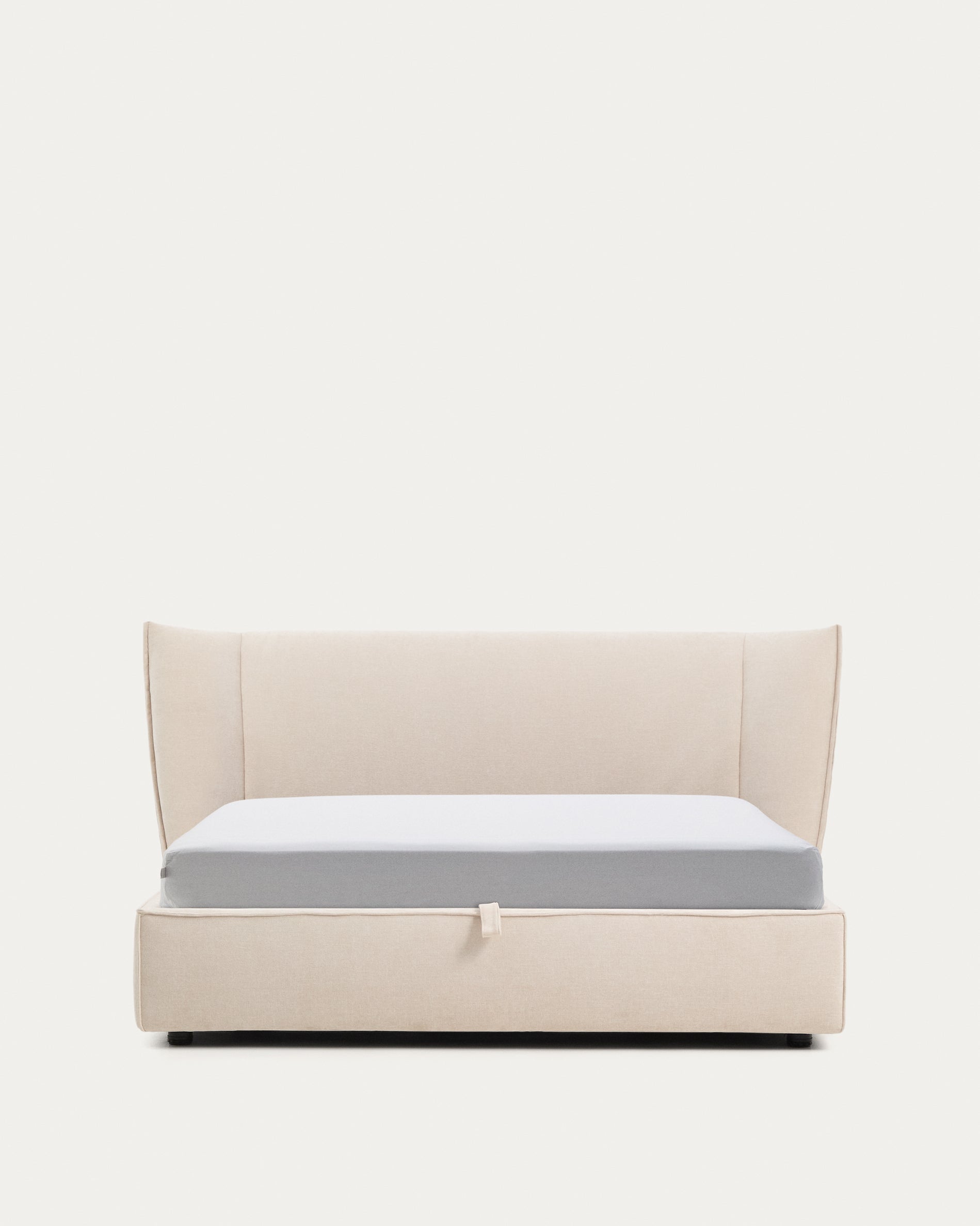 Abziehbares Bett Arvian aus beigefarbener Chenille mit Klappbettkasten für eine Matratze von 160 x 200 cm in Beige präsentiert im Onlineshop von KAQTU Design AG. Bett ist von Kave Home