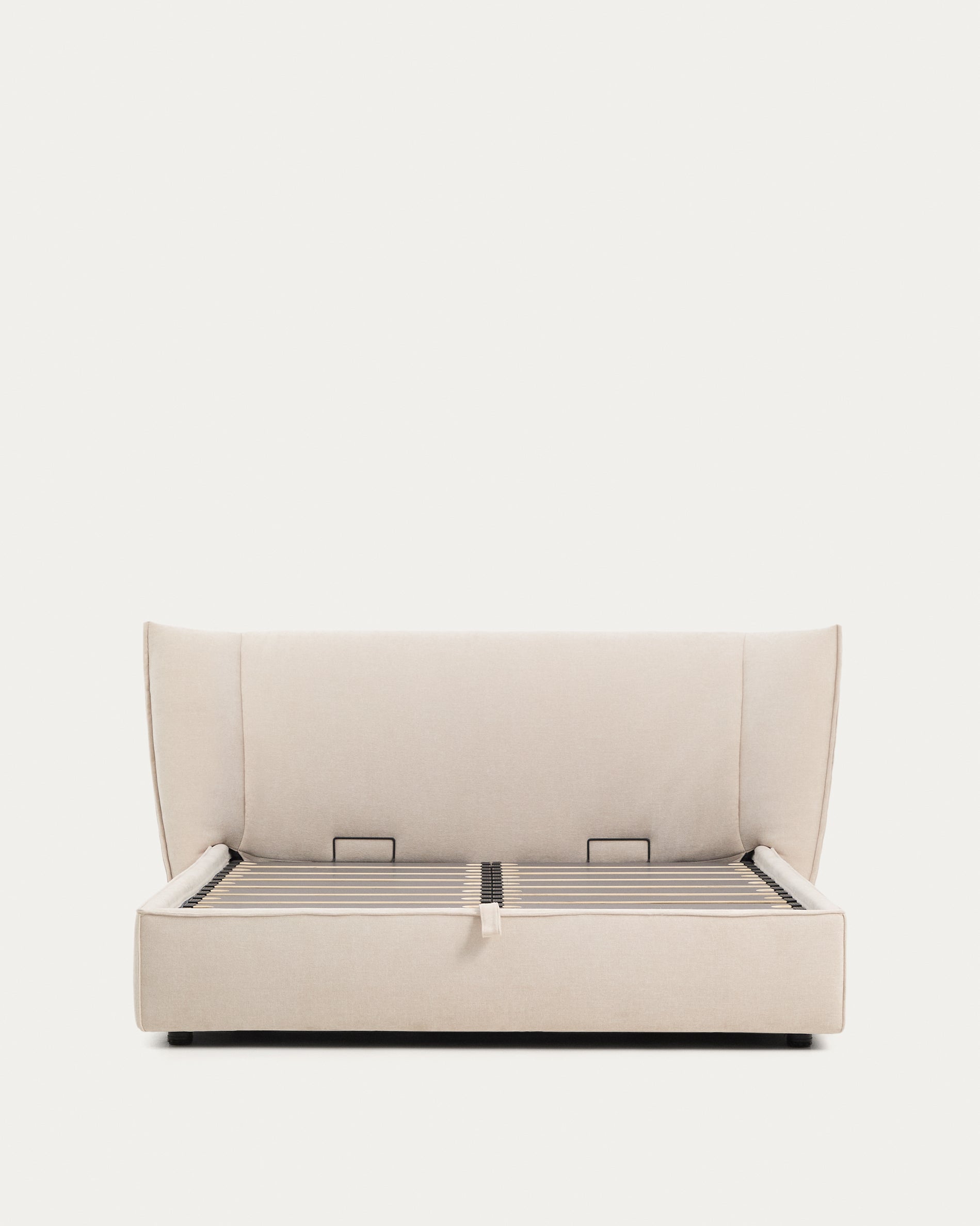 Abziehbares Bett Arvian aus beigefarbener Chenille mit Klappbettkasten für eine Matratze von 160 x 200 cm in Beige präsentiert im Onlineshop von KAQTU Design AG. Bett ist von Kave Home