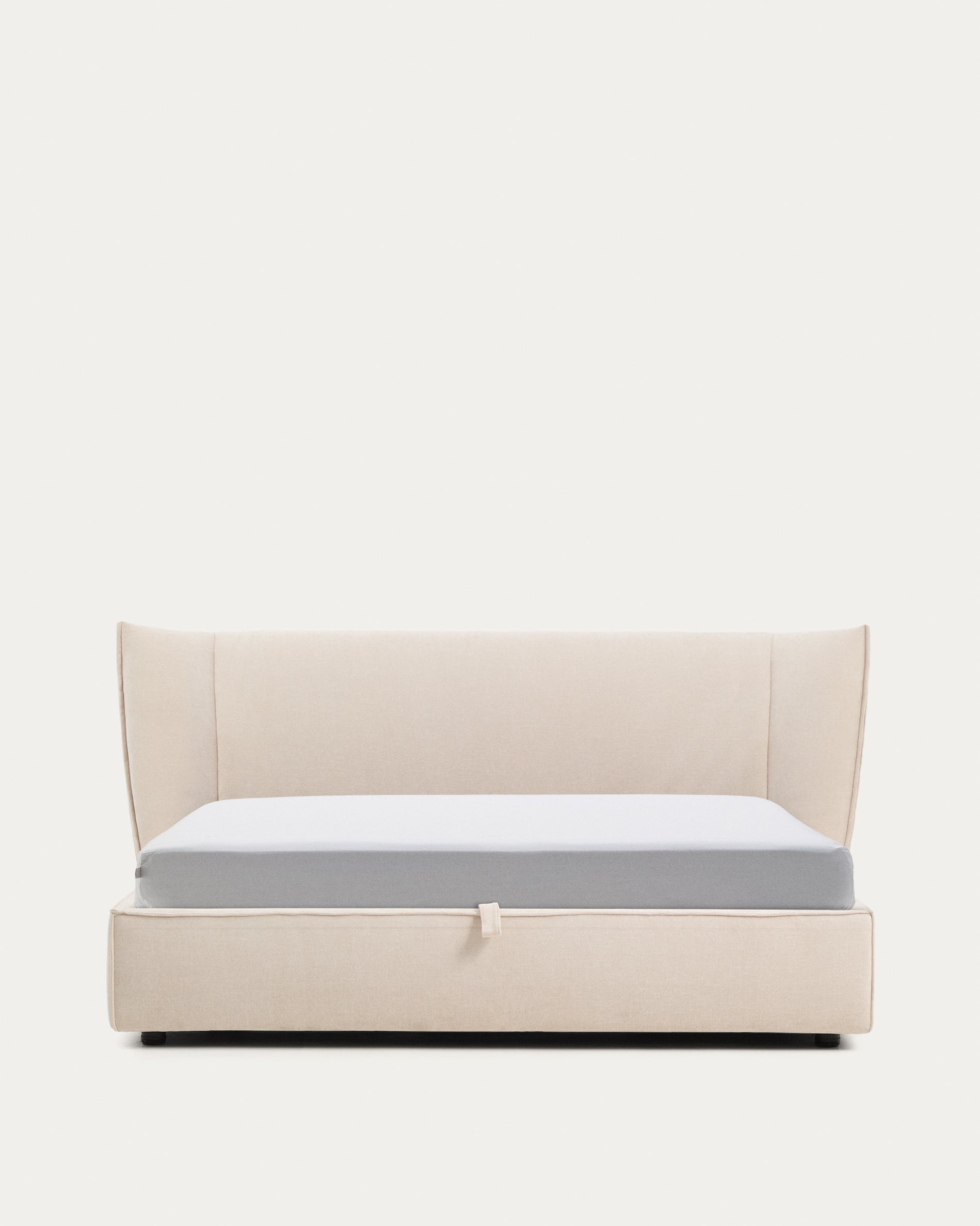 Abziehbares Bett Arvian aus beigefarbener Chenille mit Klappbettkasten für eine Matratze von 180 x 200 cm in Beige präsentiert im Onlineshop von KAQTU Design AG. Bett ist von Kave Home