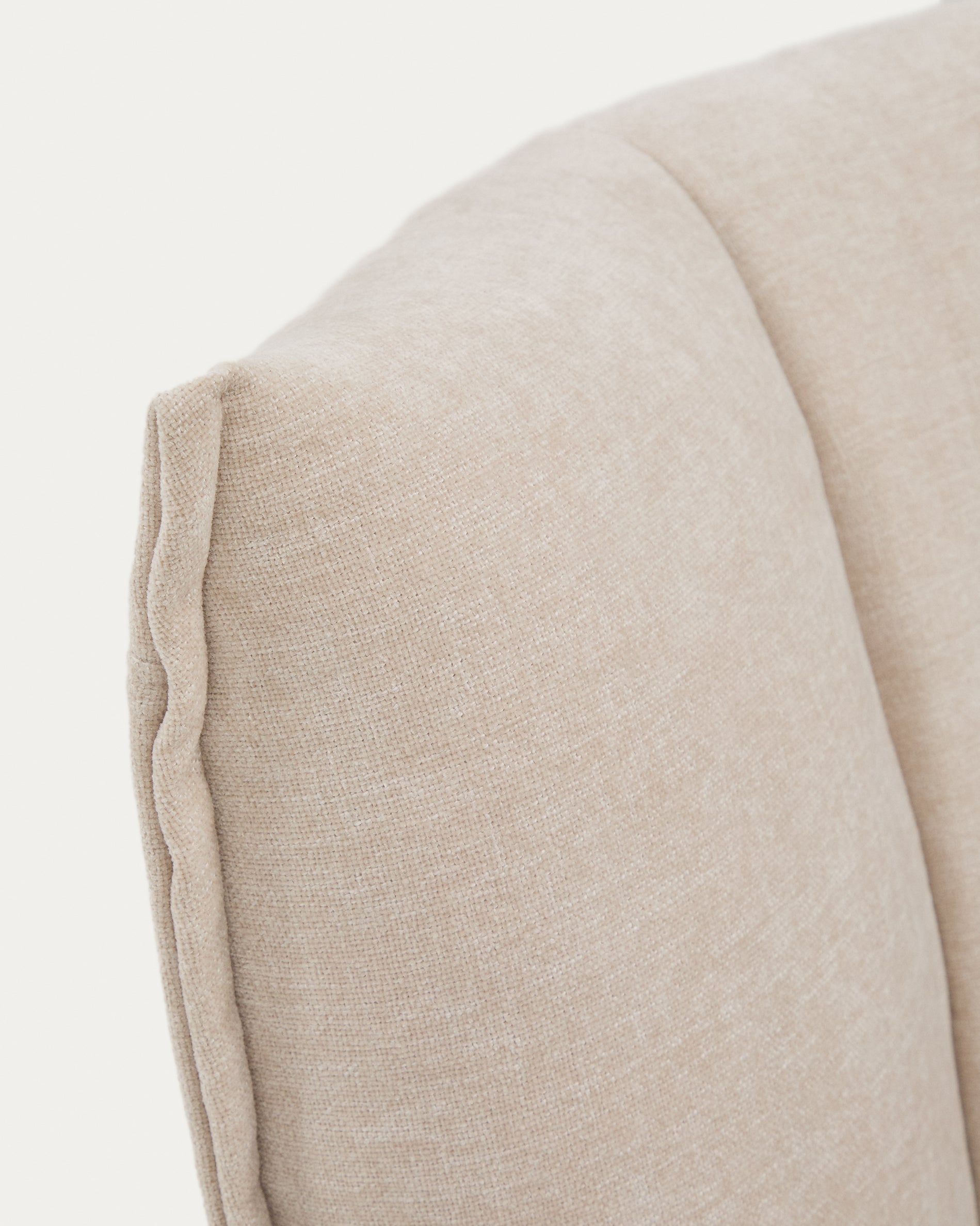 Abziehbares Bett Arvian aus beigefarbener Chenille mit Klappbettkasten für eine Matratze von 180 x 200 cm in Beige präsentiert im Onlineshop von KAQTU Design AG. Bett ist von Kave Home