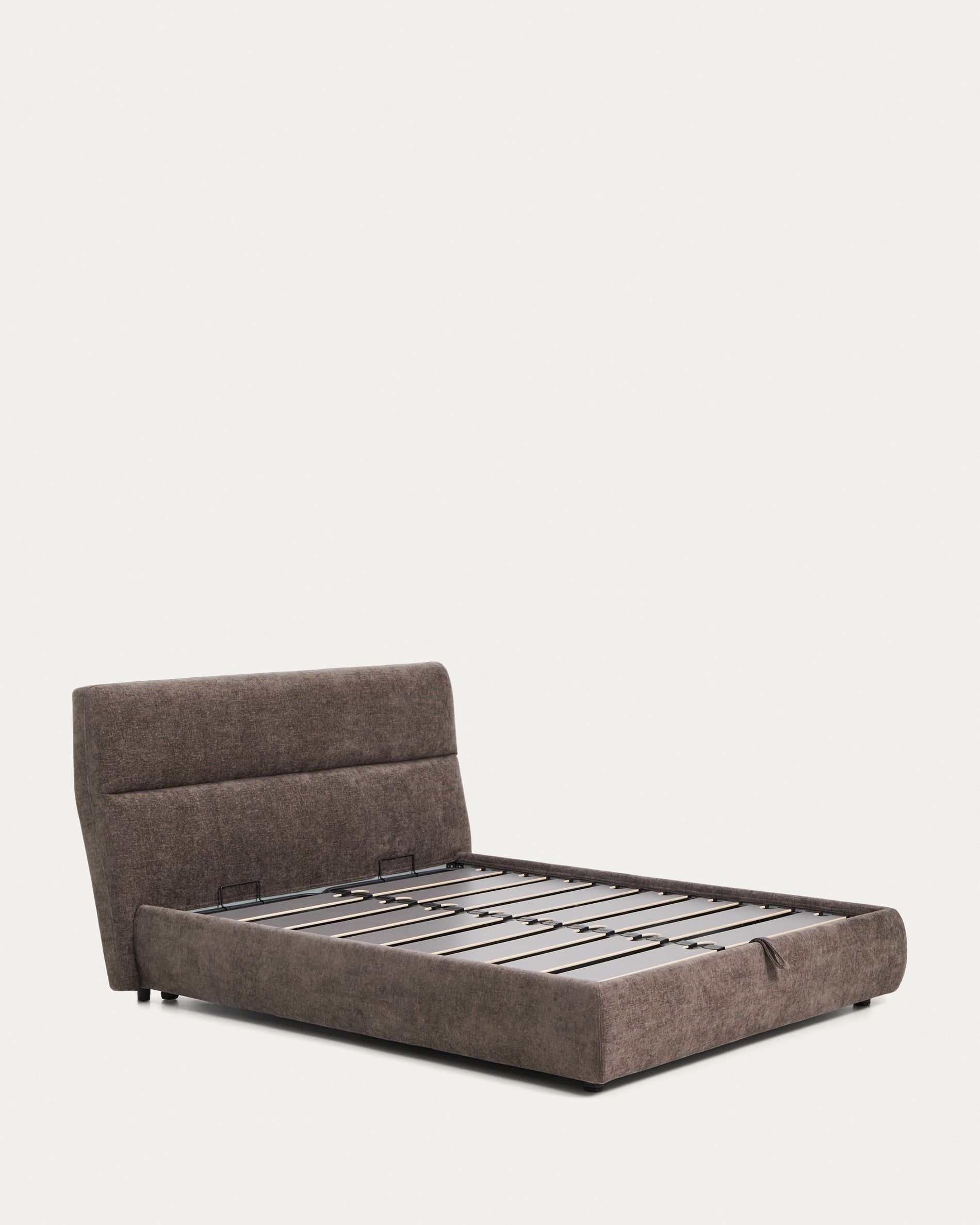 Abziehbares Bett Dafra aus dunkelbrauner Chenille mit Klappbettkasten für eine Matratze von 160 x 200 cm in Braun präsentiert im Onlineshop von KAQTU Design AG. Bett ist von Kave Home