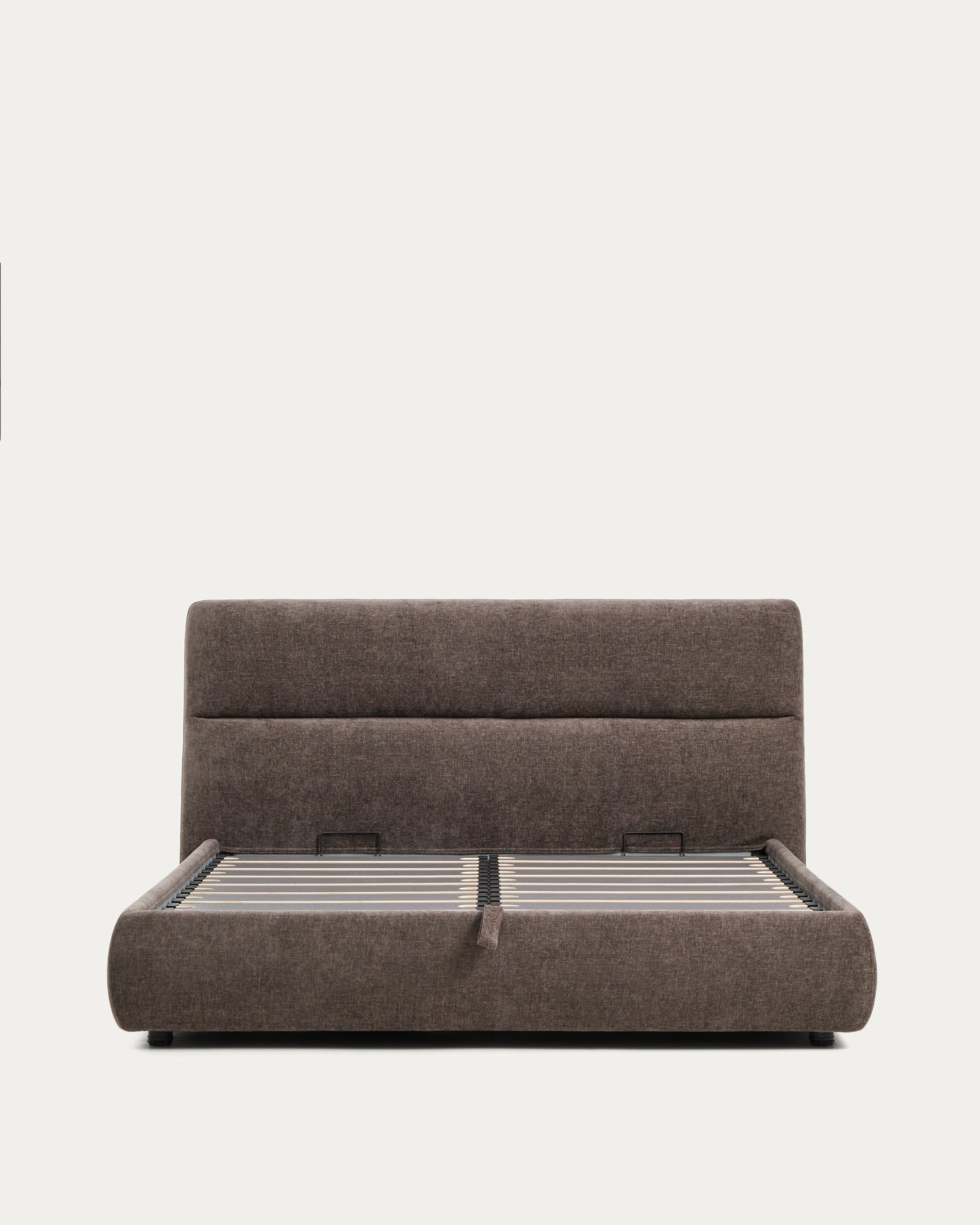Abziehbares Bett Dafra aus dunkelbrauner Chenille mit Klappbettkasten für eine Matratze von 180 x 200 cm in Braun präsentiert im Onlineshop von KAQTU Design AG. Bett ist von Kave Home