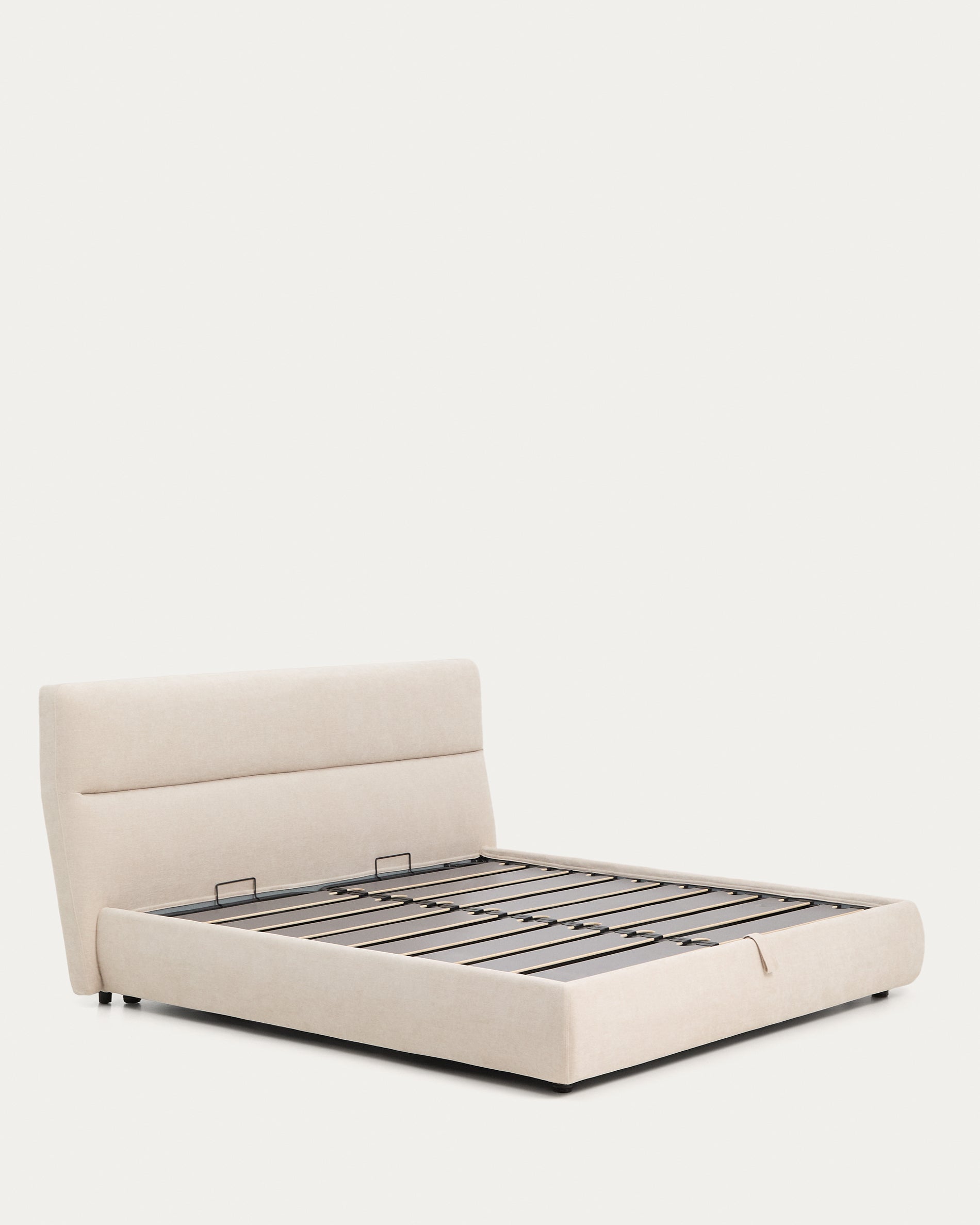 Abziehbares Bett Dafra aus beigefarbener Chenille mit Klappbettkasten für eine Matratze von 180 x 200 cm in Beige präsentiert im Onlineshop von KAQTU Design AG. Bett ist von Kave Home
