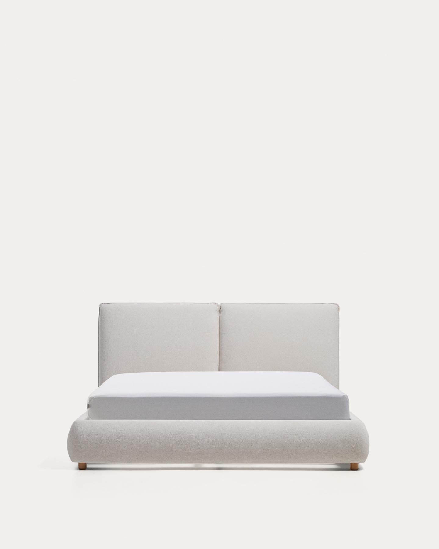 Bett Elerio mit ecrufarbener Chenille für Matratzengrösse 150 x 200 cm in Ecru präsentiert im Onlineshop von KAQTU Design AG. Bett ist von Kave Home