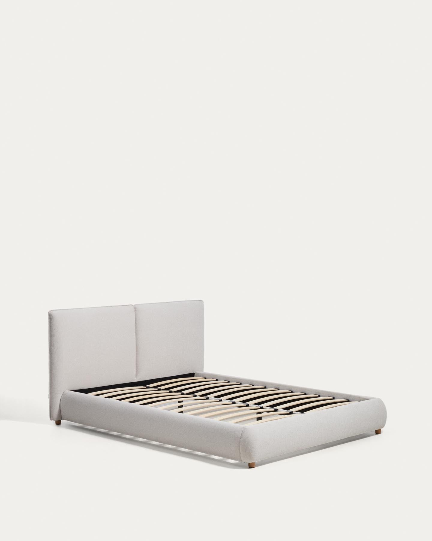 Bett Elerio mit ecrufarbener Chenille für Matratzengrösse 150 x 200 cm in Ecru präsentiert im Onlineshop von KAQTU Design AG. Bett ist von Kave Home