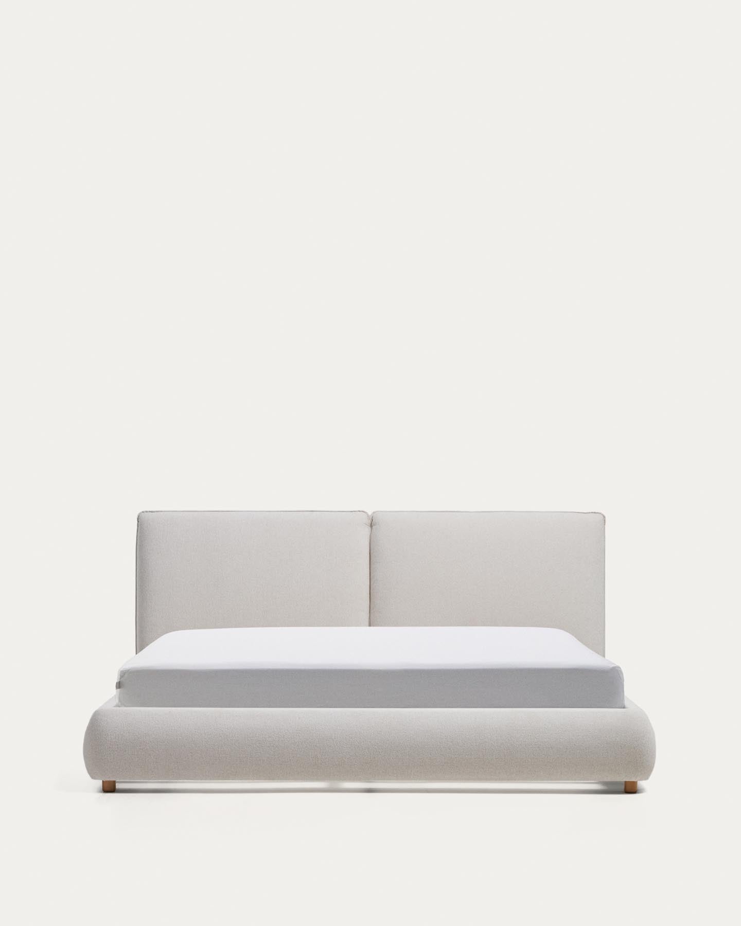 Bett Elerio mit ecrufarbener Chenille für Matratzengrösse 180 x 200 cm in Ecru präsentiert im Onlineshop von KAQTU Design AG. Bett ist von Kave Home