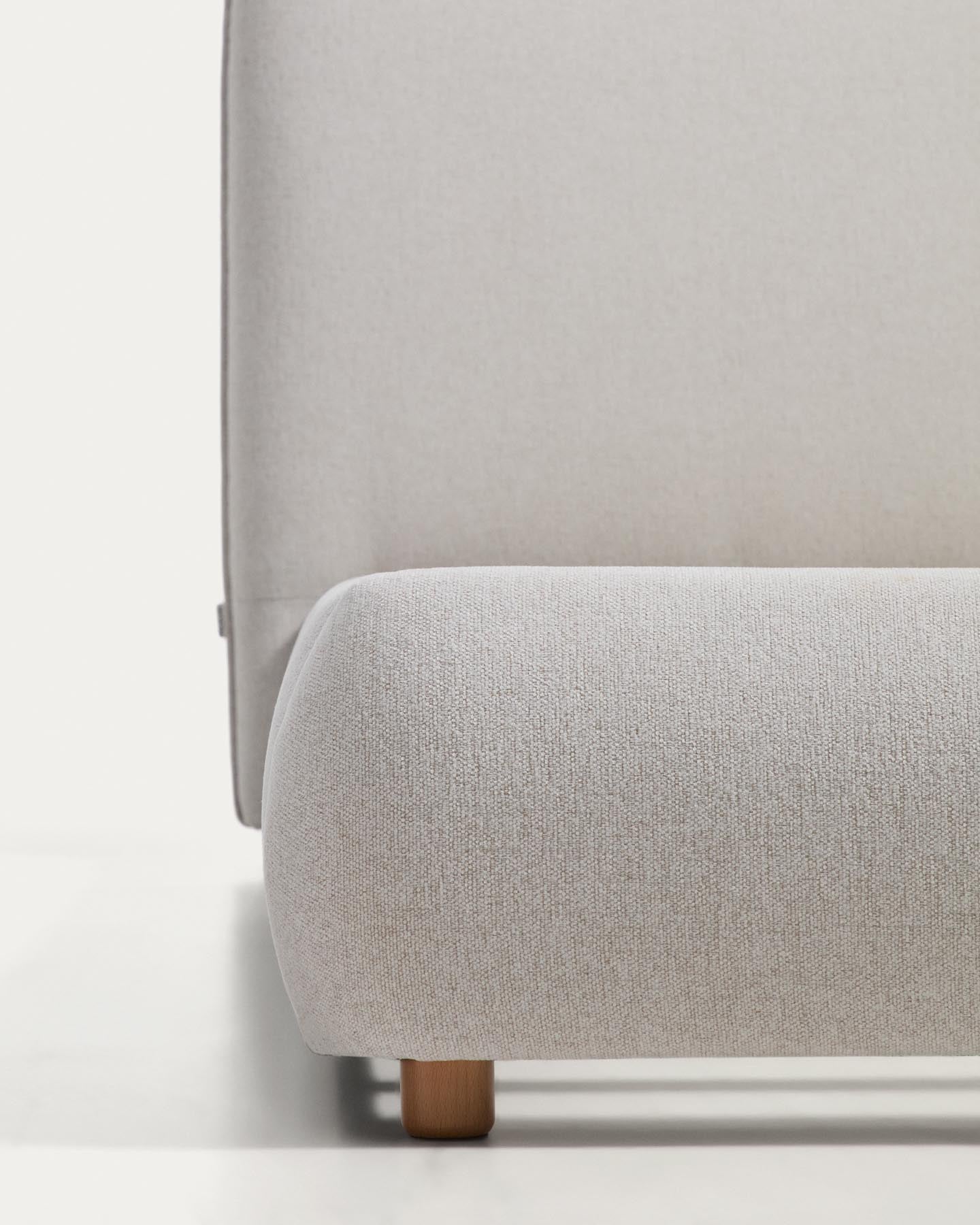 Bett Elerio mit ecrufarbener Chenille für Matratzengrösse 180 x 200 cm in Ecru präsentiert im Onlineshop von KAQTU Design AG. Bett ist von Kave Home