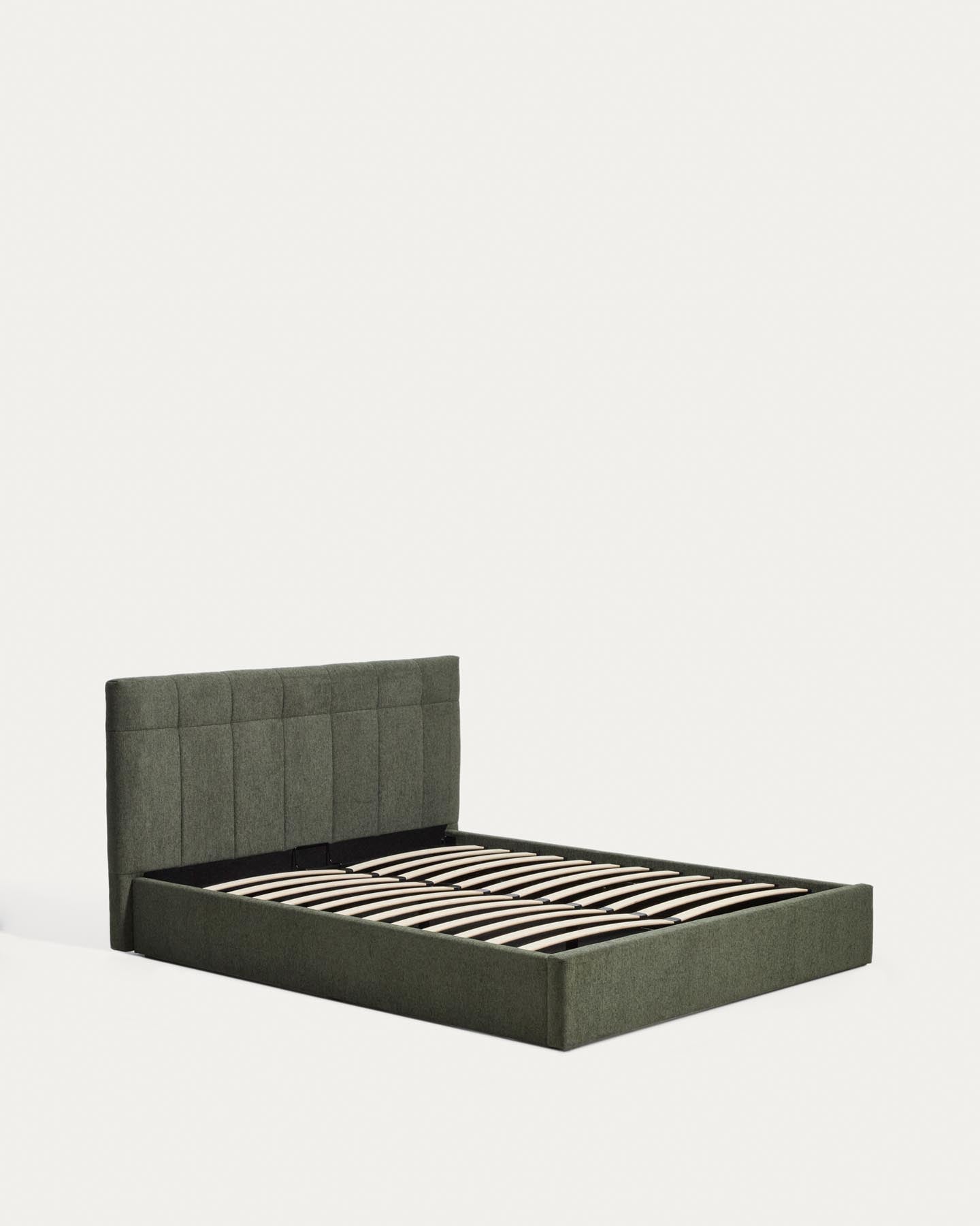 Bett mit klappbarem Bettkasten Darnela in moosgrüner Chenille für Matratzen 150 x 200 cm in Grün präsentiert im Onlineshop von KAQTU Design AG. Bett ist von Kave Home
