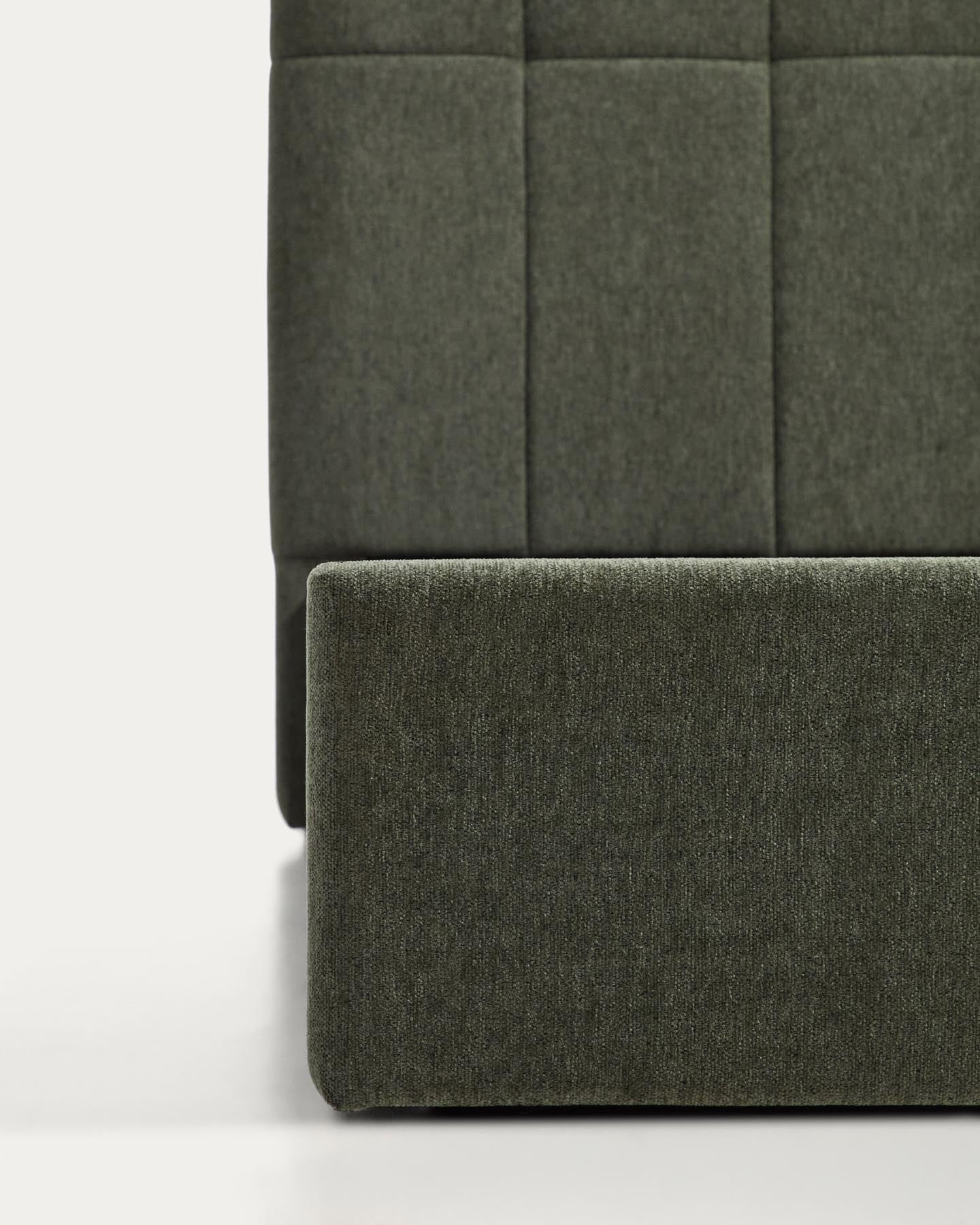 Bett mit klappbarem Bettkasten Darnela in moosgrüner Chenille für Matratzen 180 x 200 cm in Grün präsentiert im Onlineshop von KAQTU Design AG. Bett ist von Kave Home