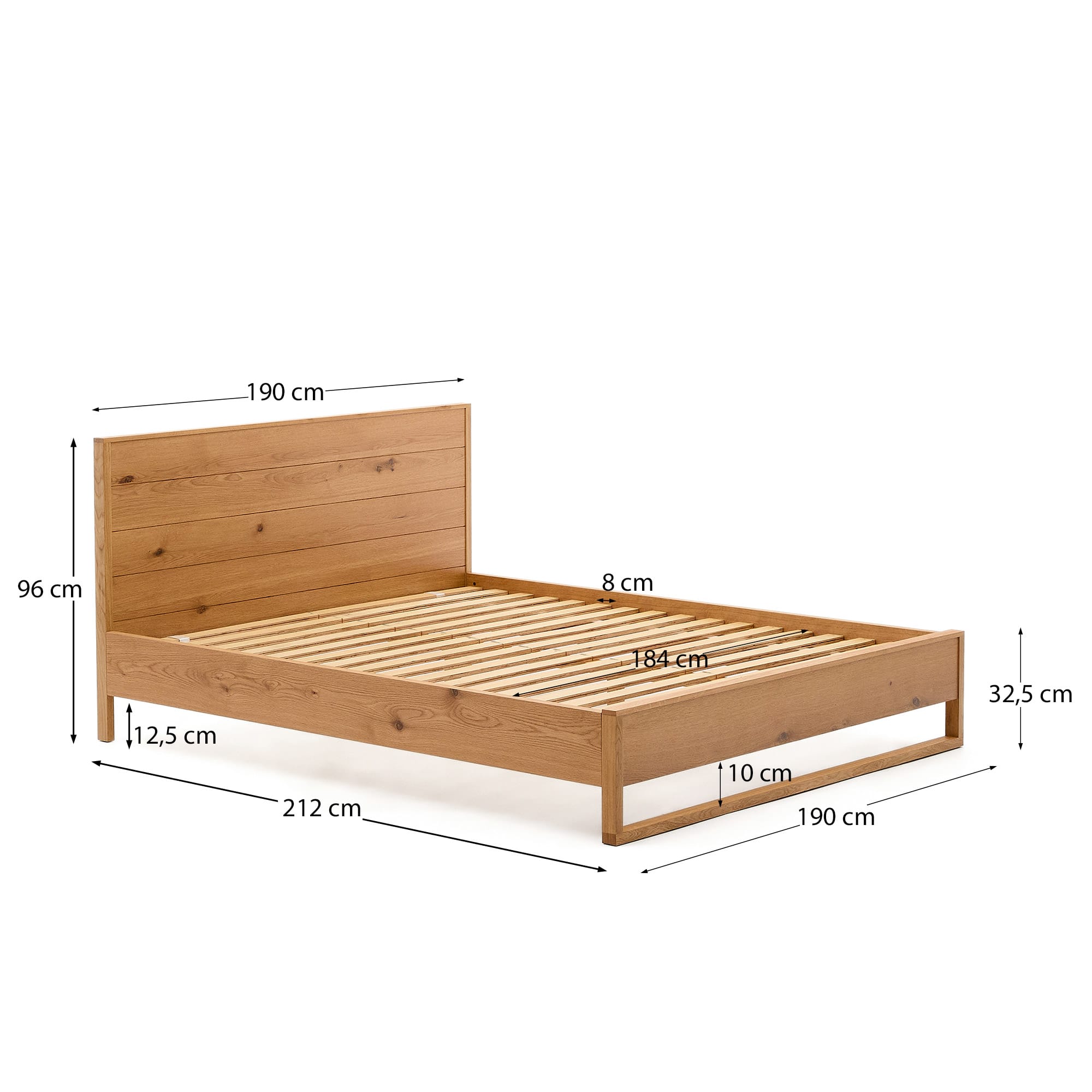 Entdecken Sie das elegante Bett Alguema von Kave Home: Robust aus Eichenfurnier, naturfarbenes Finish, 180 x 200 cm für erholsame Nächte.