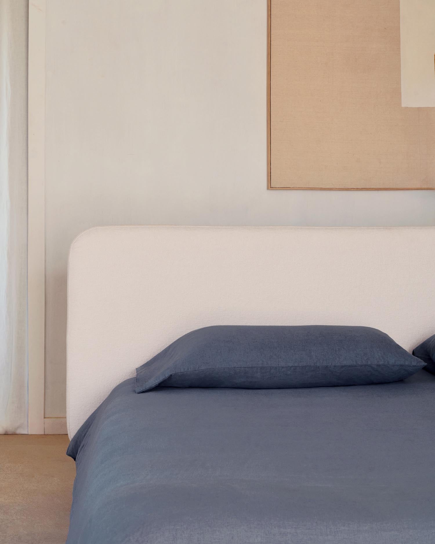 Modernes Bett Odum 180x200 cm, beige Mikro-Bouclé, abziehbar, FSC-zertifiziertes Buchenholz, zeitloses Design.