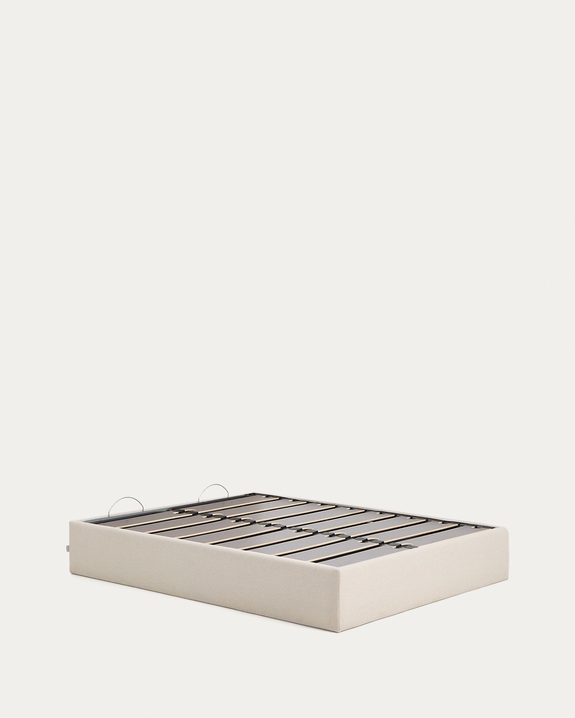 Abziehbares, aufklappbares Bett mit Stauraum Nelzi für Matratzengröße 160 x 200 cm in ecrufarbener Chenille, 100 % FSC in Ecru präsentiert im Onlineshop von KAQTU Design AG. Bett ist von Kave Home