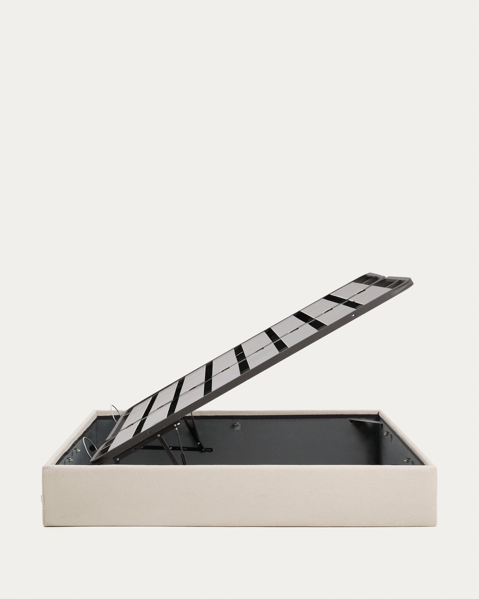 Abziehbares, aufklappbares Bett mit Stauraum Nelzi für Matratzengröße 180 x 200 cm in ecrufarbener Chenille, 100 % FSC in Ecru präsentiert im Onlineshop von KAQTU Design AG. Bett ist von Kave Home