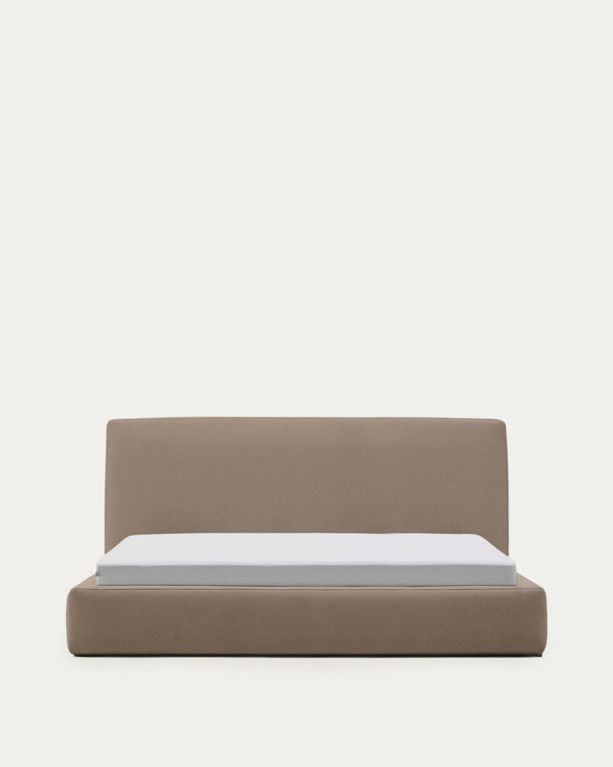 Abziehbares Bett Blok in Braun für Matratzengrösse 180 x 200 cm, FSC Mix Credit in Hellbraun präsentiert im Onlineshop von KAQTU Design AG. Bett ist von Kave Home