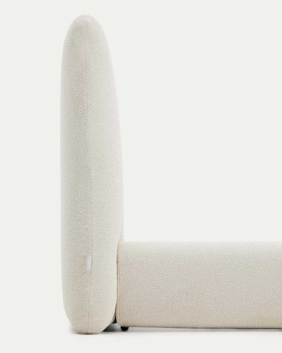 Abziehbares Bett Martina mit ecrufarbener Chenille für Matratzengrösse 90 x 200 cm FSC Mix Credit in Ecru präsentiert im Onlineshop von KAQTU Design AG. Bett ist von Kave Home