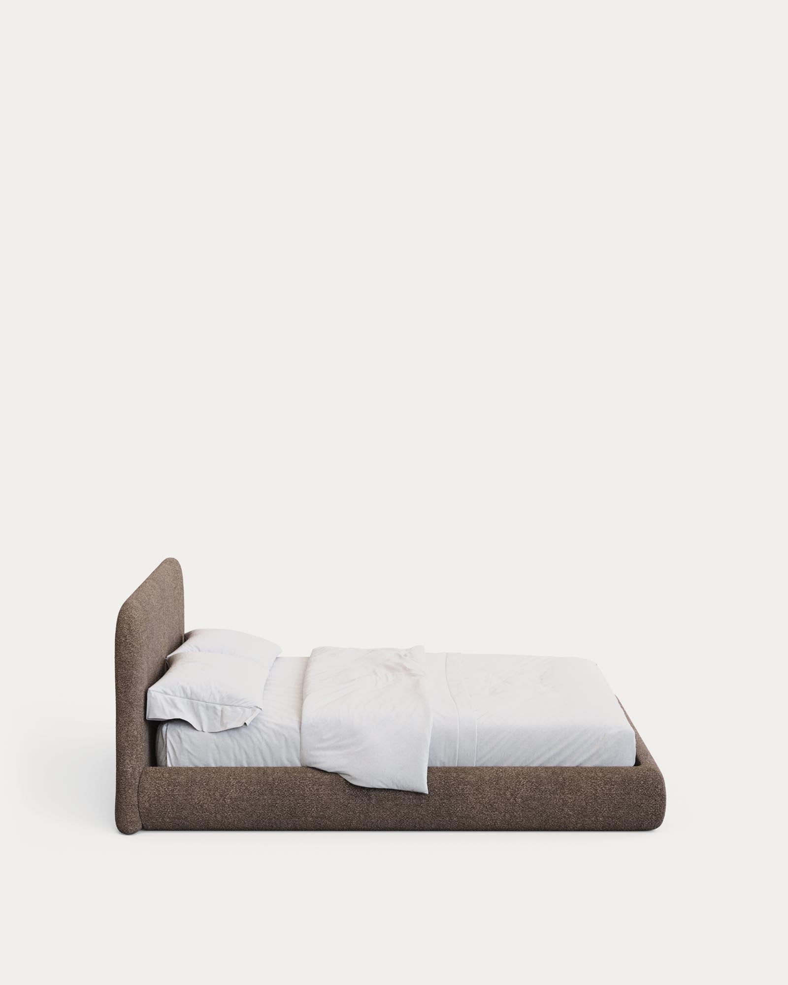 Elegantes Bett Martina mit abnehmbarem Bezug aus braunem Lammfellimitat, ideal für Matratzengröße 160 x 200 cm, nachhaltig FSC-zertifiziert.