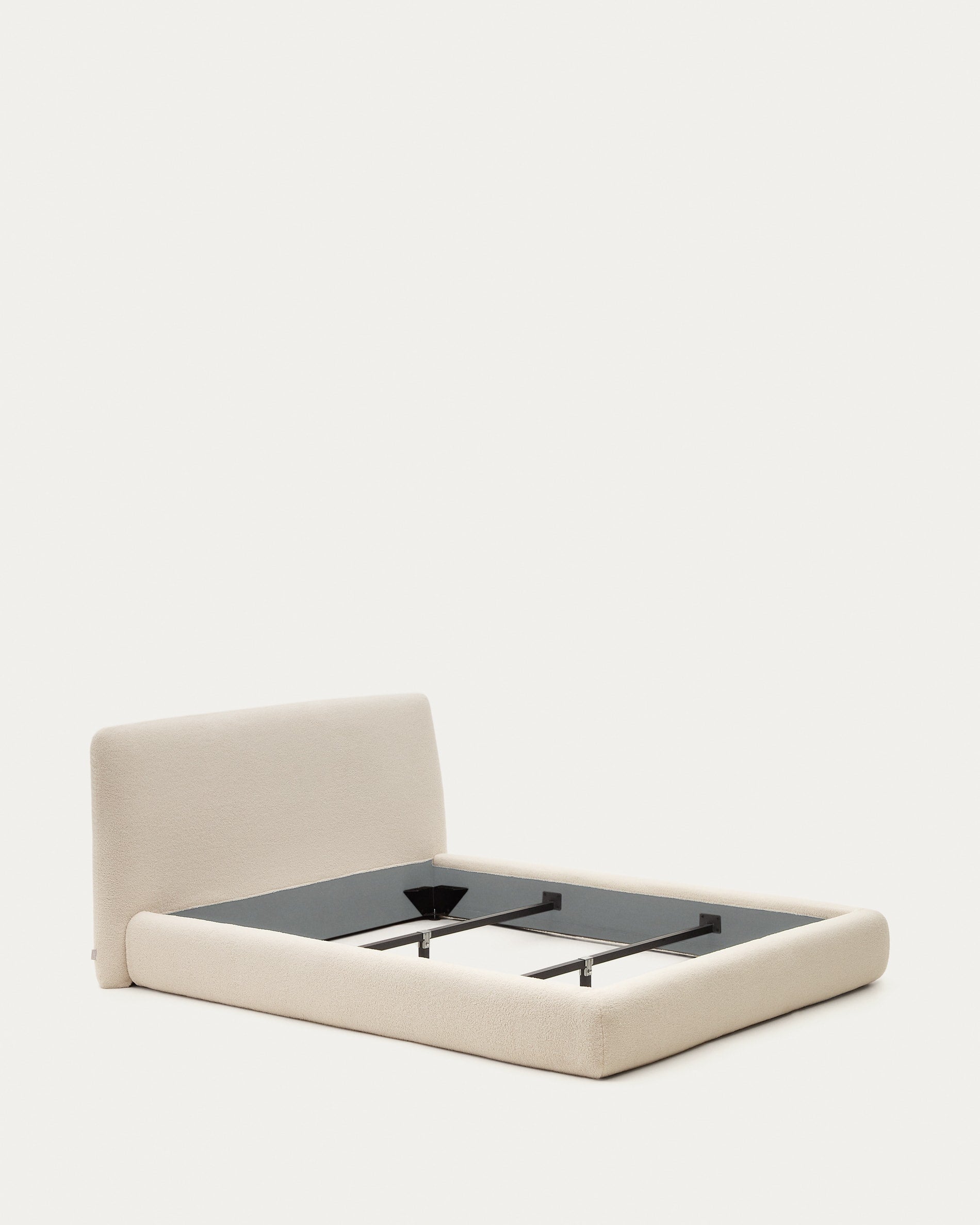 Elegantes Bett mit Bouclé-Bezug in Ecru, 160x200 cm, Kave Home.