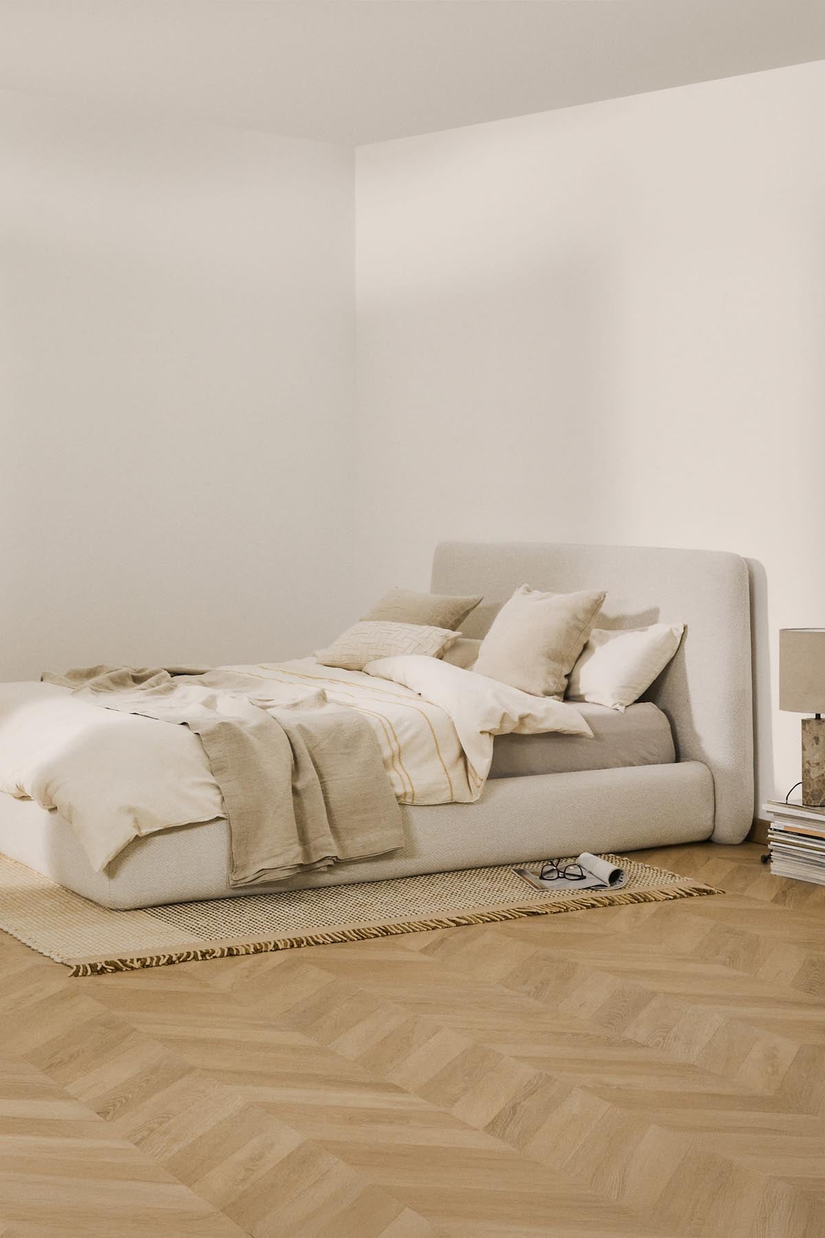 Erleben Sie das abziehbare Bett Martina von Kave Home in edler ecrufarbener Chenille. Ideal für 180 x 200 cm Matratzen, vereint es Komfort und Stil!