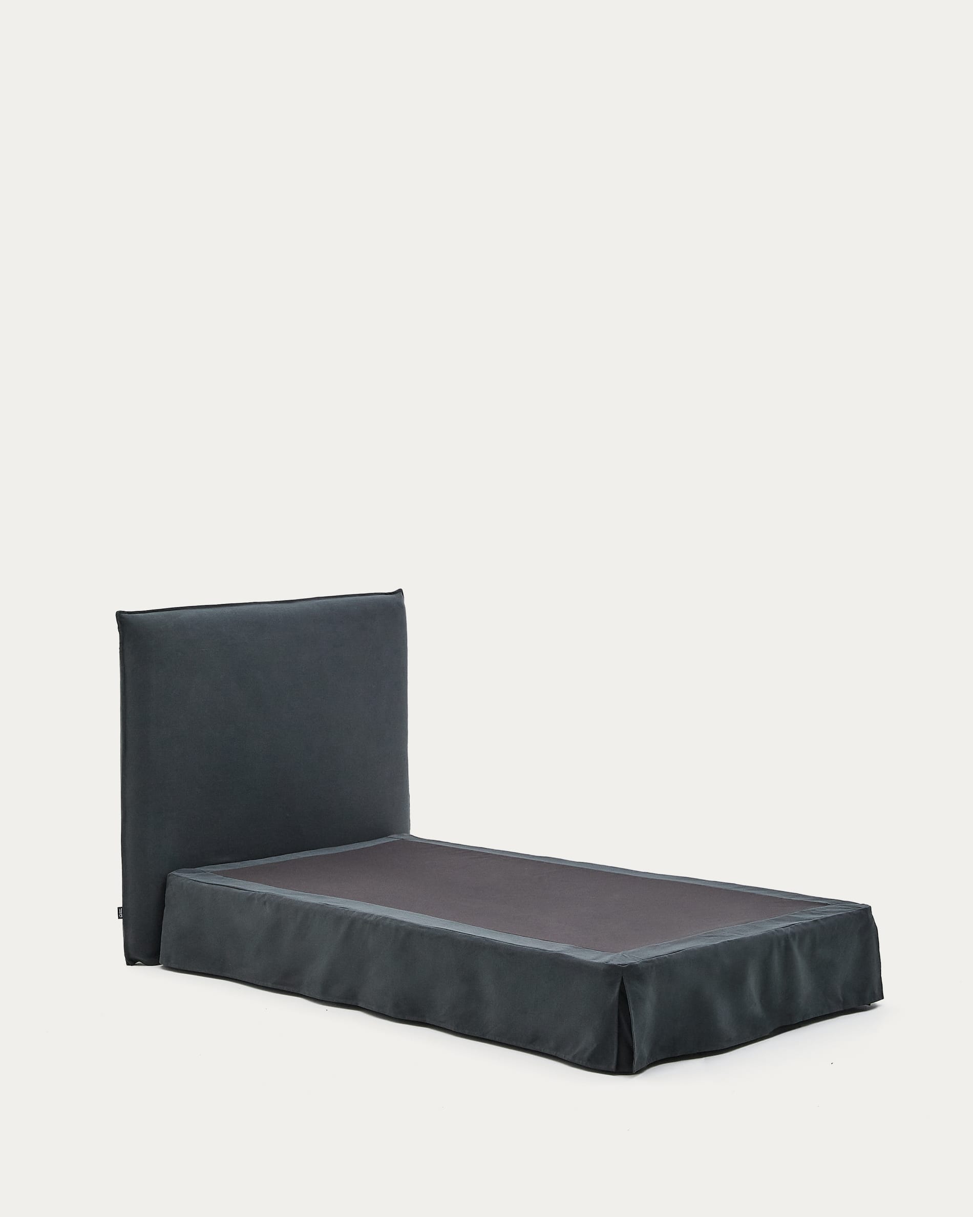 Elegantes Bett Jaira in Anthrazitgrau, mit abnehmbarem Leinen-Baumwollbezug, passend für 90x200cm Matratzen, von Kave Home.