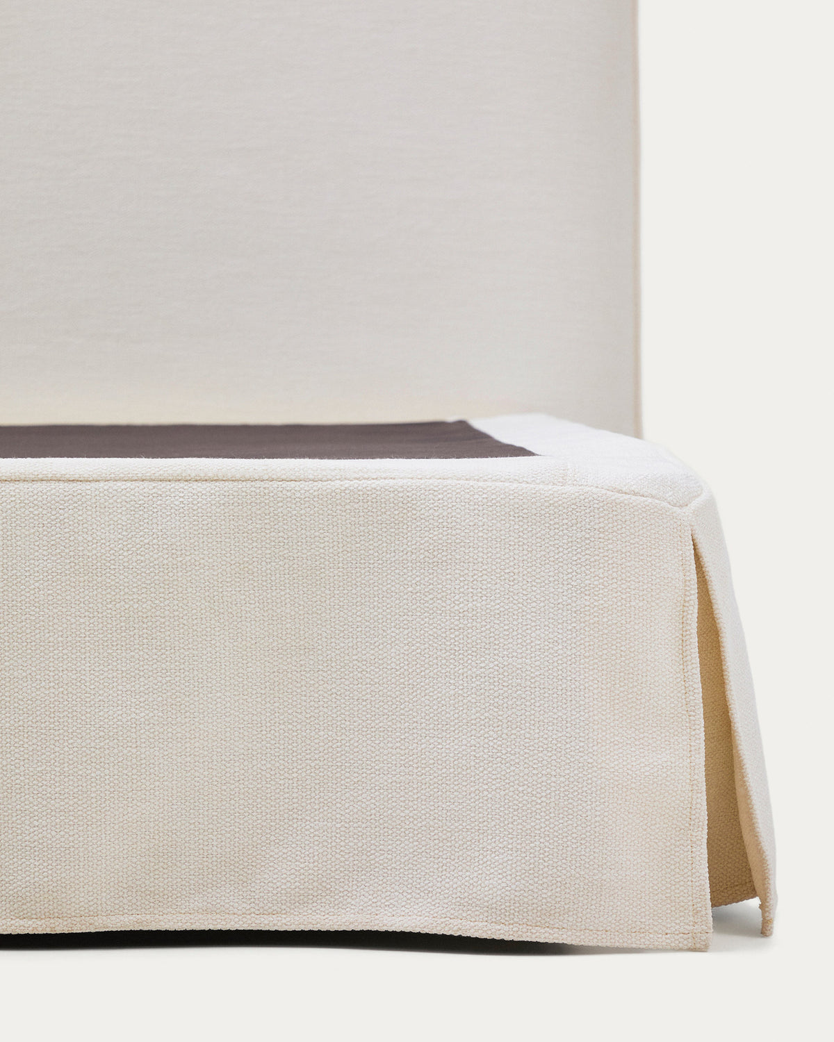 Abziehbares Bett Jaira in weisser Chenille für Matratzengrösse 90 x 200 cm, FSC Mix Credit in präsentiert im Onlineshop von KAQTU Design AG. Bett ist von Kave Home