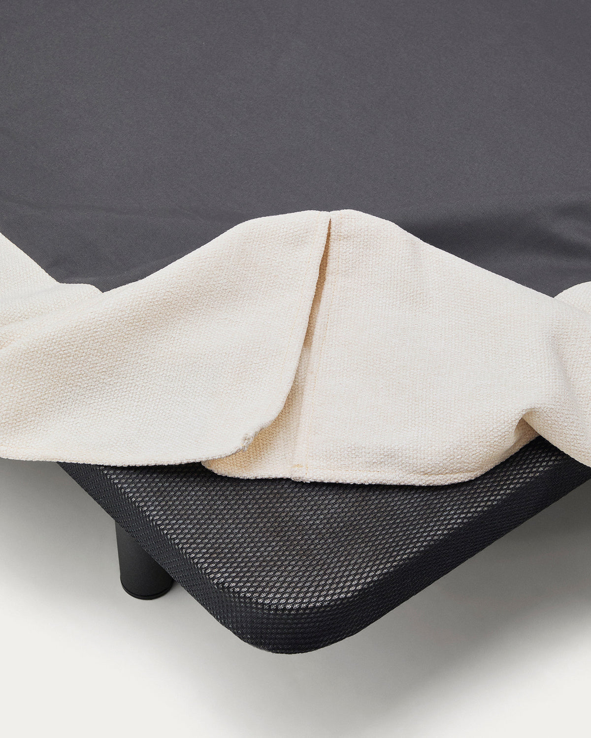 Abziehbares Bett Jaira in weisser Chenille für Matratzengrösse 90 x 200 cm, FSC Mix Credit in präsentiert im Onlineshop von KAQTU Design AG. Bett ist von Kave Home
