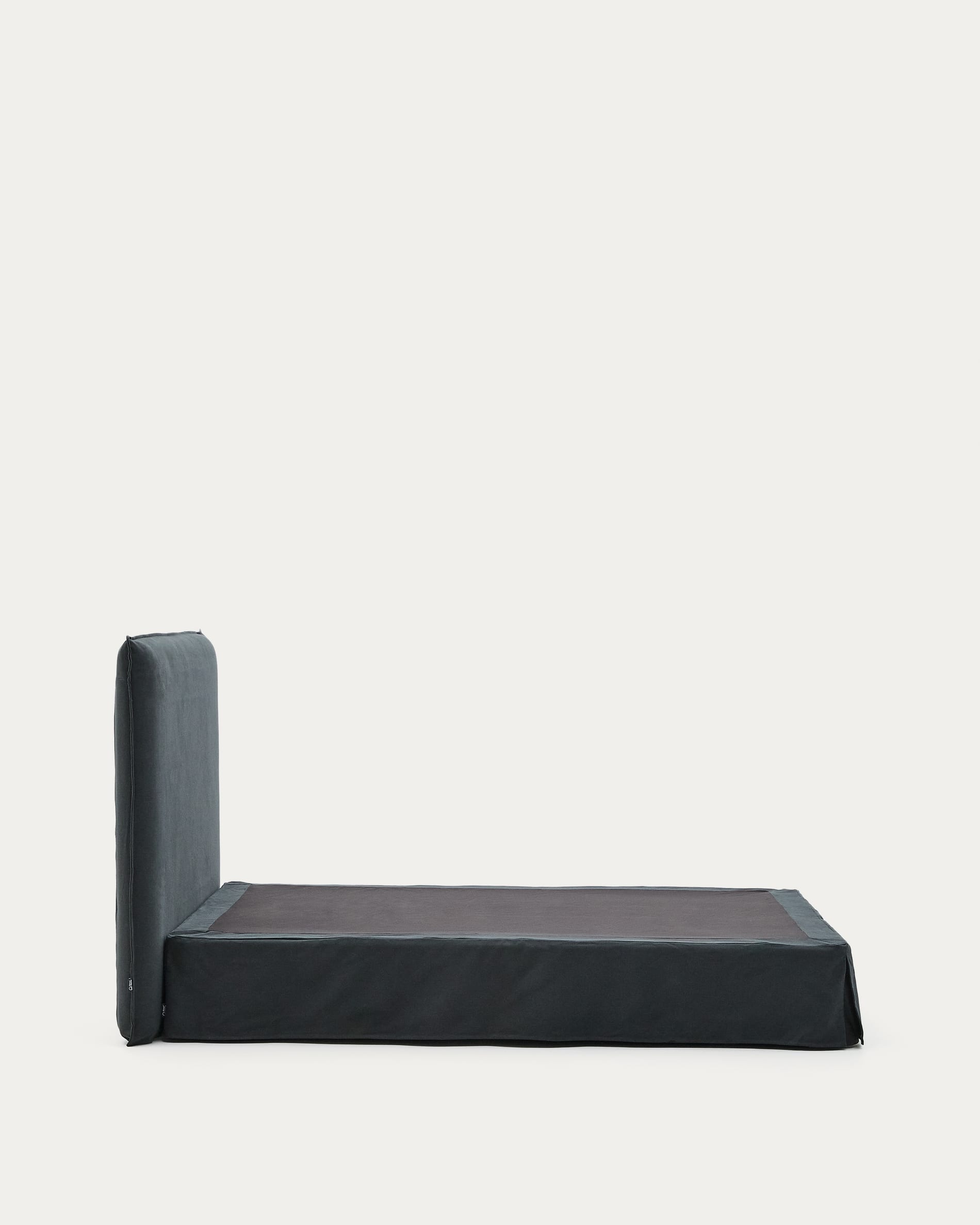 Elegantes Bett Jaira in Anthrazitgrau, mit abnehmbarem Leinen-Baumwollbezug, passend für 160x200 cm Matratzen, von Kave Home.