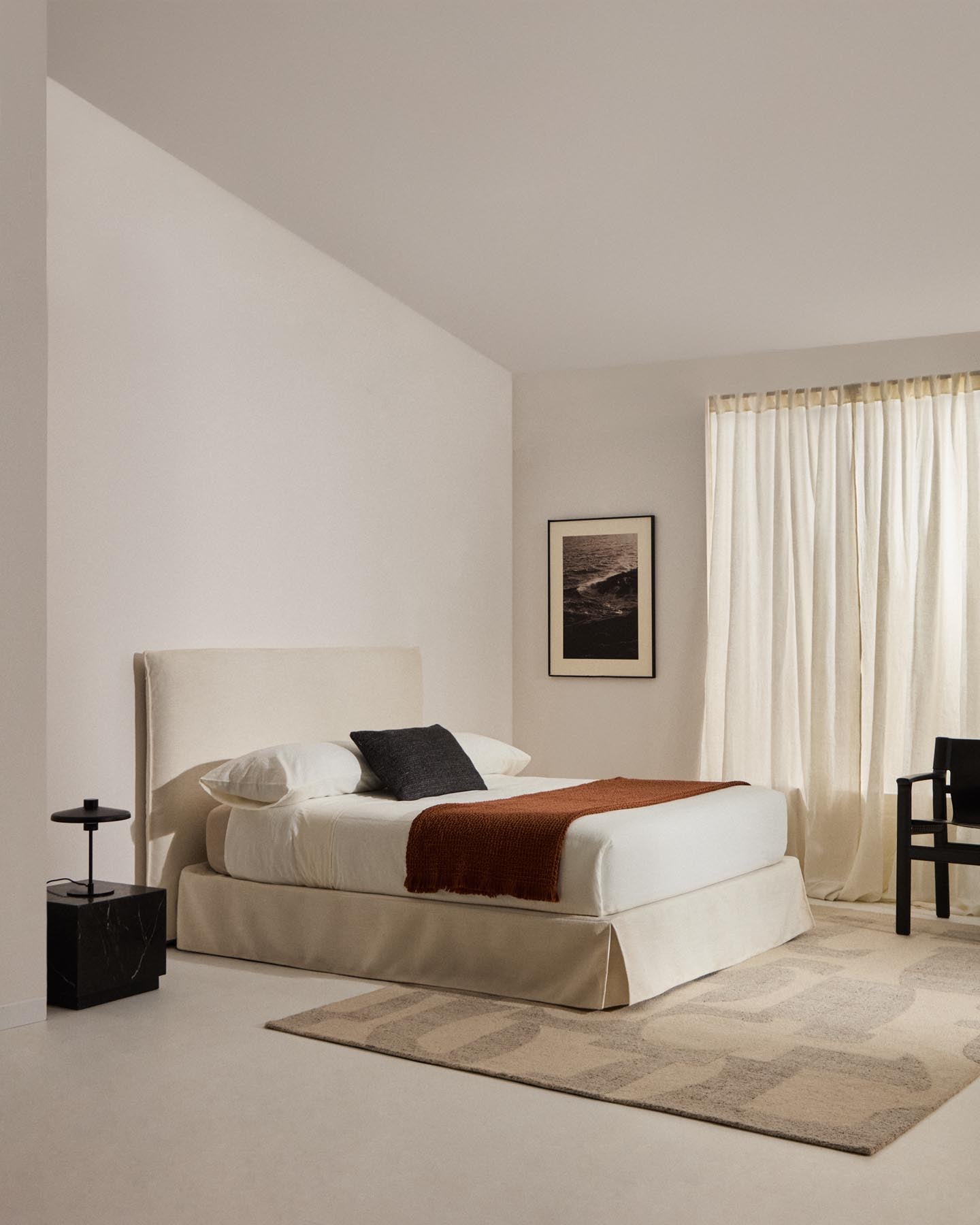 Abziehbares Bett Jaira in weißer Chenille für Matratzengröße 180 x 200 cm, FSC Mix Credit in präsentiert im Onlineshop von KAQTU Design AG. Bett ist von Kave Home