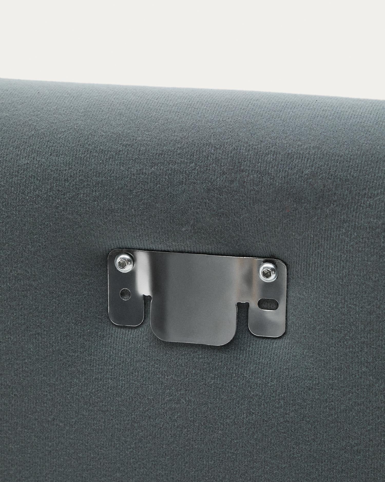 Verleihen Sie Ihrem Schlafzimmer mit dem Kopfteil Jaira in taupe aus hochwertigem Leinen und Baumwolle einen eleganten Akzent – ideal für Betten mit 150 cm.