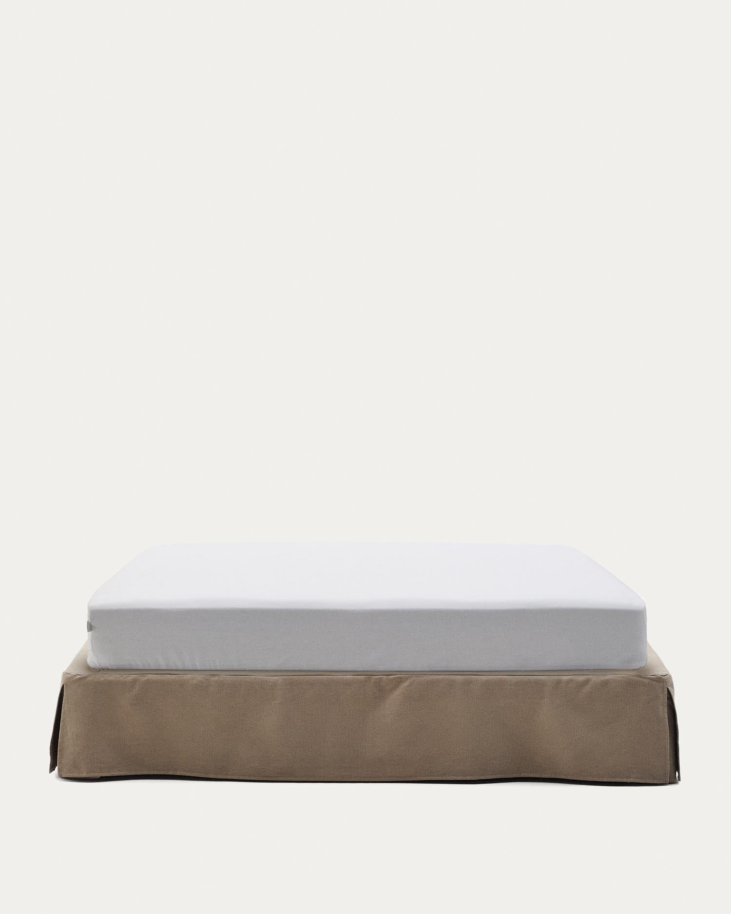Bettgestell mit abnehmbarem Bezug Jaira aus Leinen und Baumwolle taupe für eine Matratze von 180 x 200 cm in Taupe präsentiert im Onlineshop von KAQTU Design AG. Bett ist von Kave Home