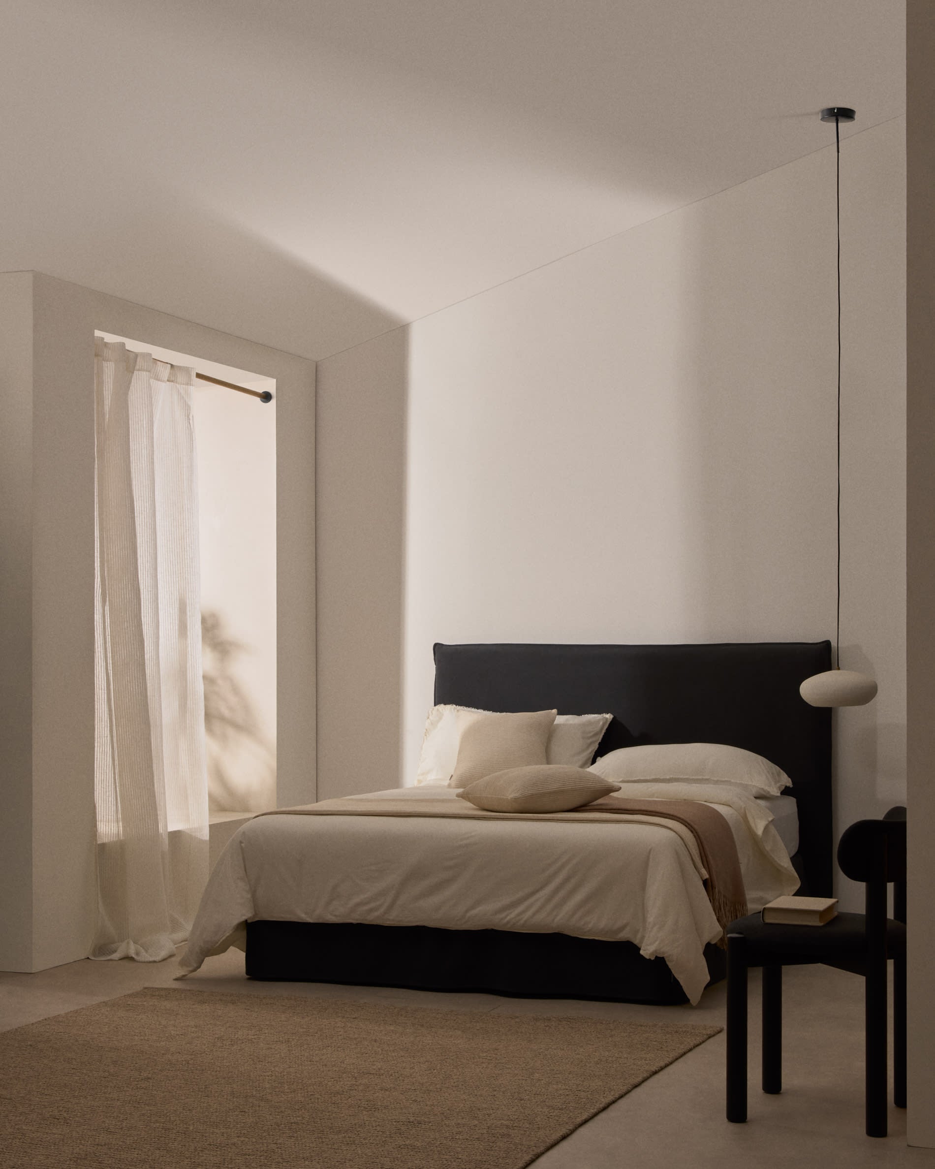 Anthrazitgrauer Bettbezug aus Leinen-Baumwoll-Mix, ideal für 180x200 cm Matratzen, stilvoll und hochwertig von Kave Home.