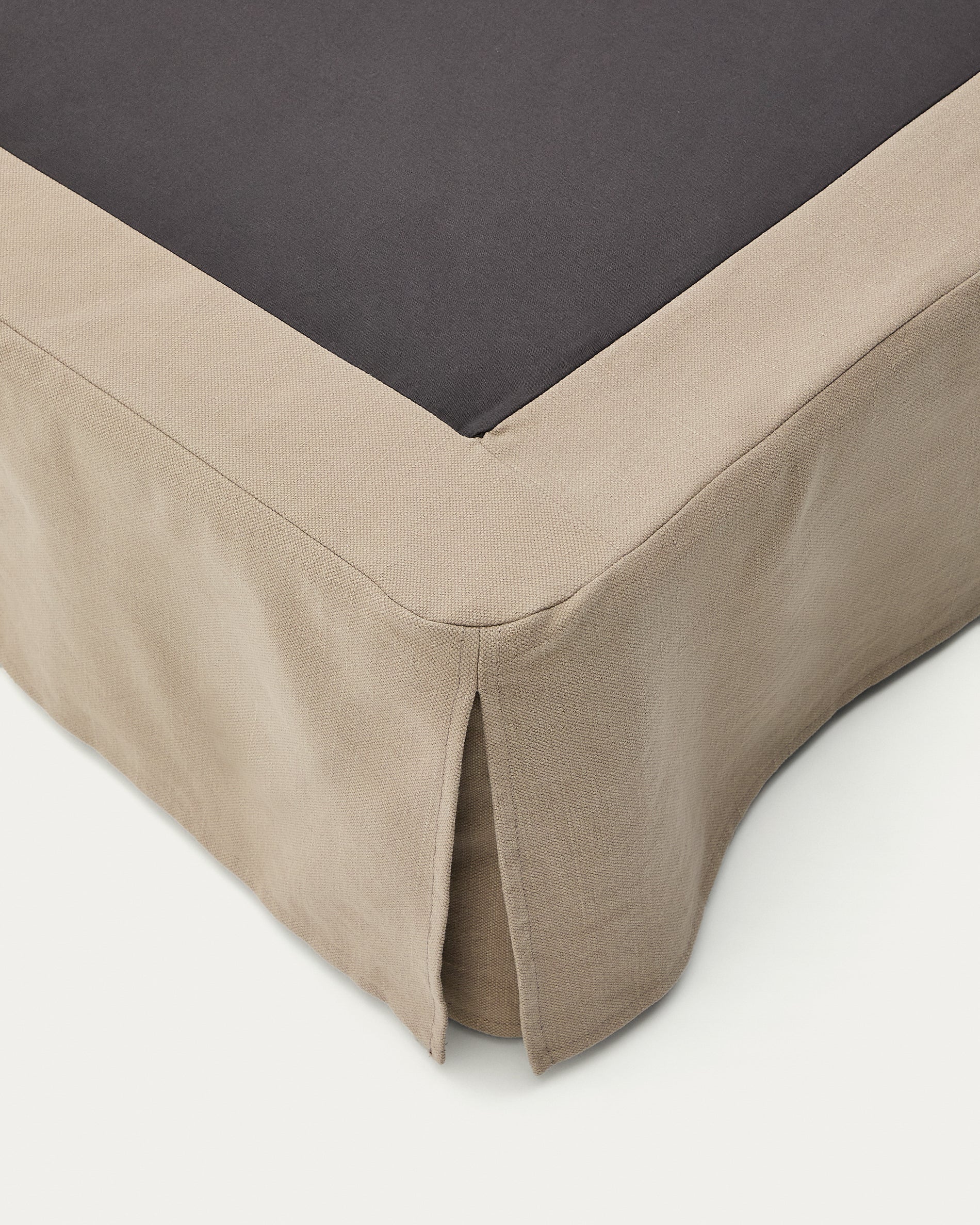 Bezug für Bettgestell Jaira aus Leinen und Baumwolle taupe für eine Matratze von 90 x 200 cm in Taupe präsentiert im Onlineshop von KAQTU Design AG. Zubehör Bett ist von Kave Home