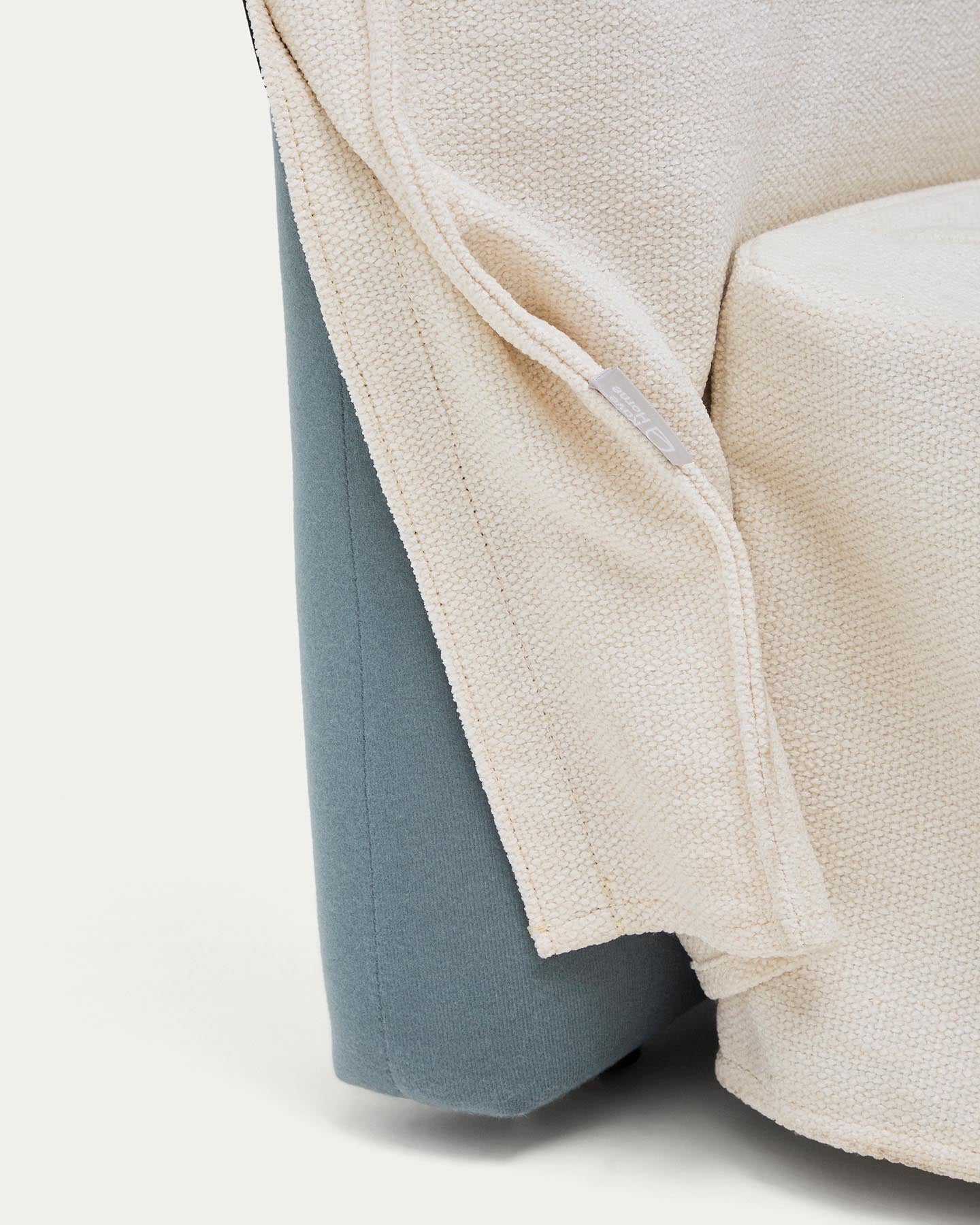 Bettkopfteilbezug Jaira aus weißer Chenille für 160-cm-Betten in präsentiert im Onlineshop von KAQTU Design AG. Zubehör Bett ist von Kave Home